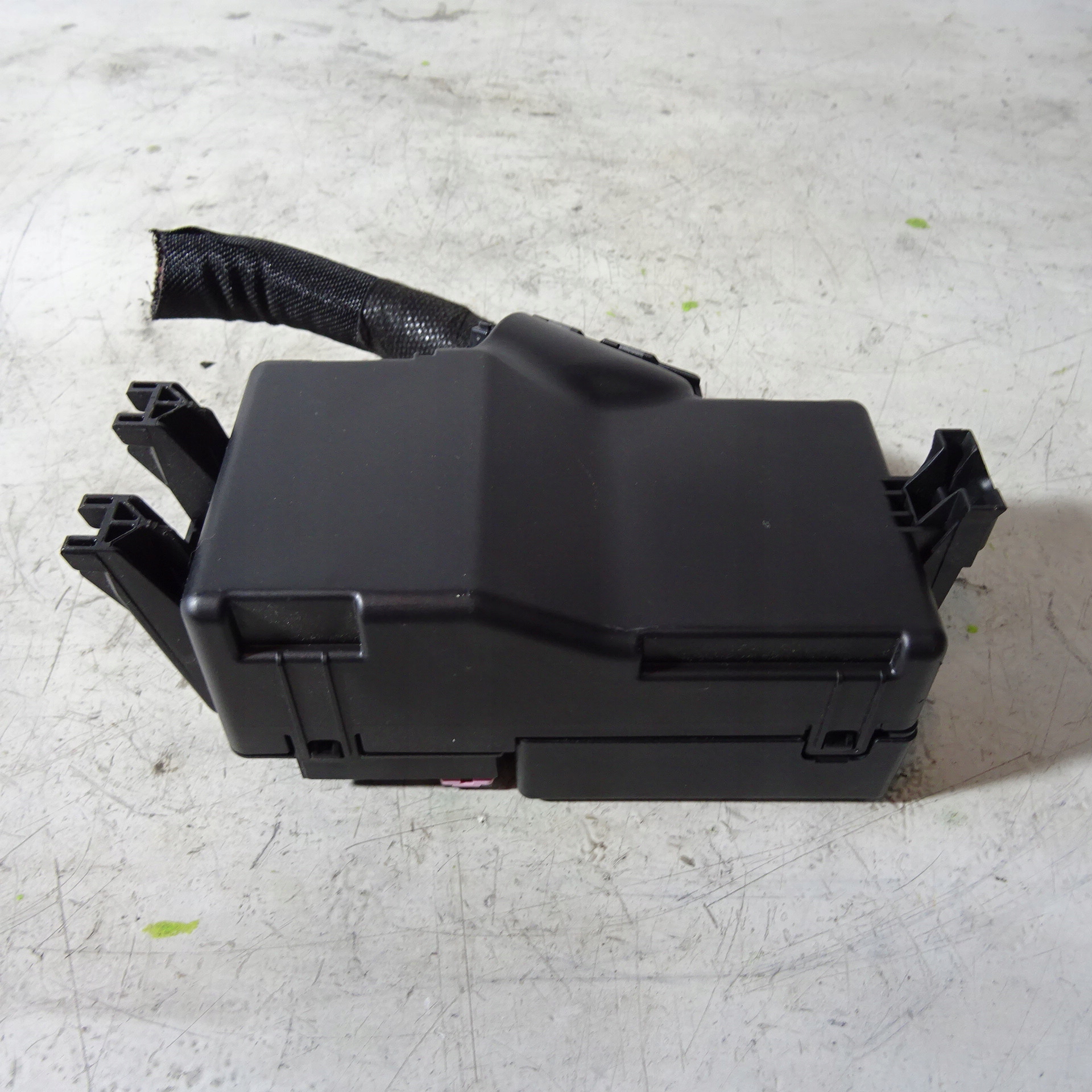 OPEL ASTRA K 1.6D Module fusibles 15513165