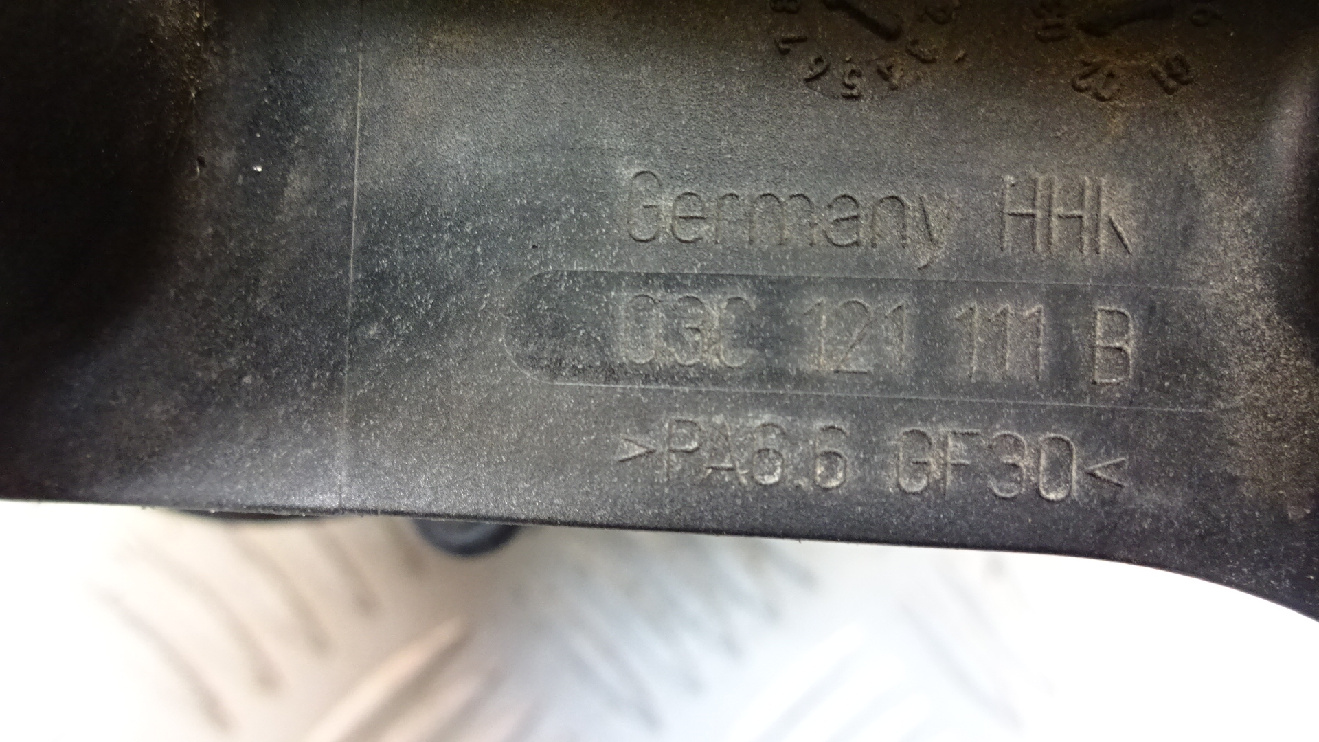 OBUDOWA TERMOSTATU SKODA FABIA I 1.2 03C121111B Producent części Inny