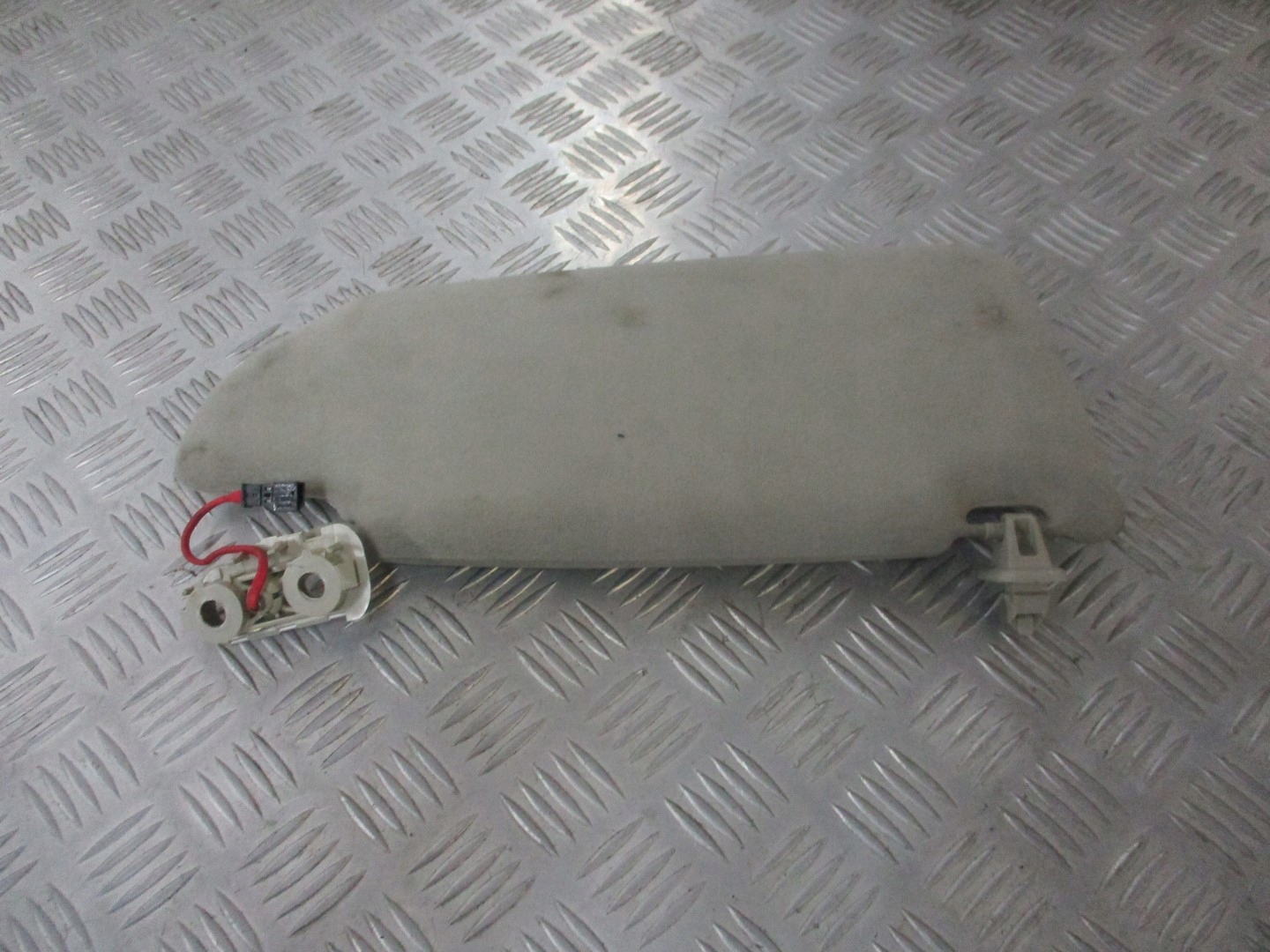 OSŁONA PRZECIWSŁONECZNA LEWA VOLVO S60 I Jakość części (zgodnie z GVO) O - oryginał z logo producenta pojazdu (OE)