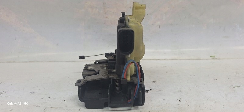 lock door SKODA OCTAVIA and right front 3B1837016CA