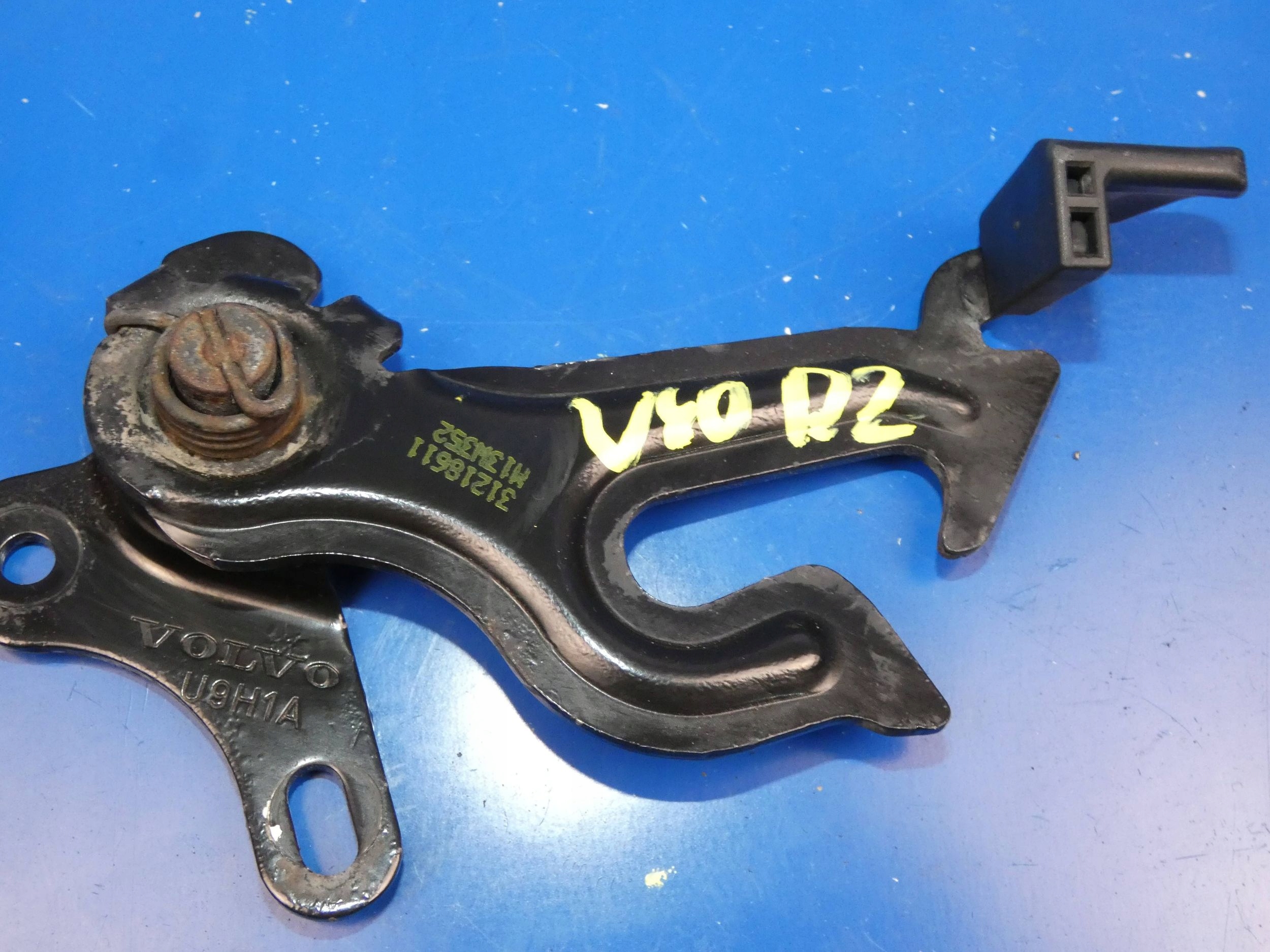 VOLVO V40 II RYGIEL handle hook bonnets