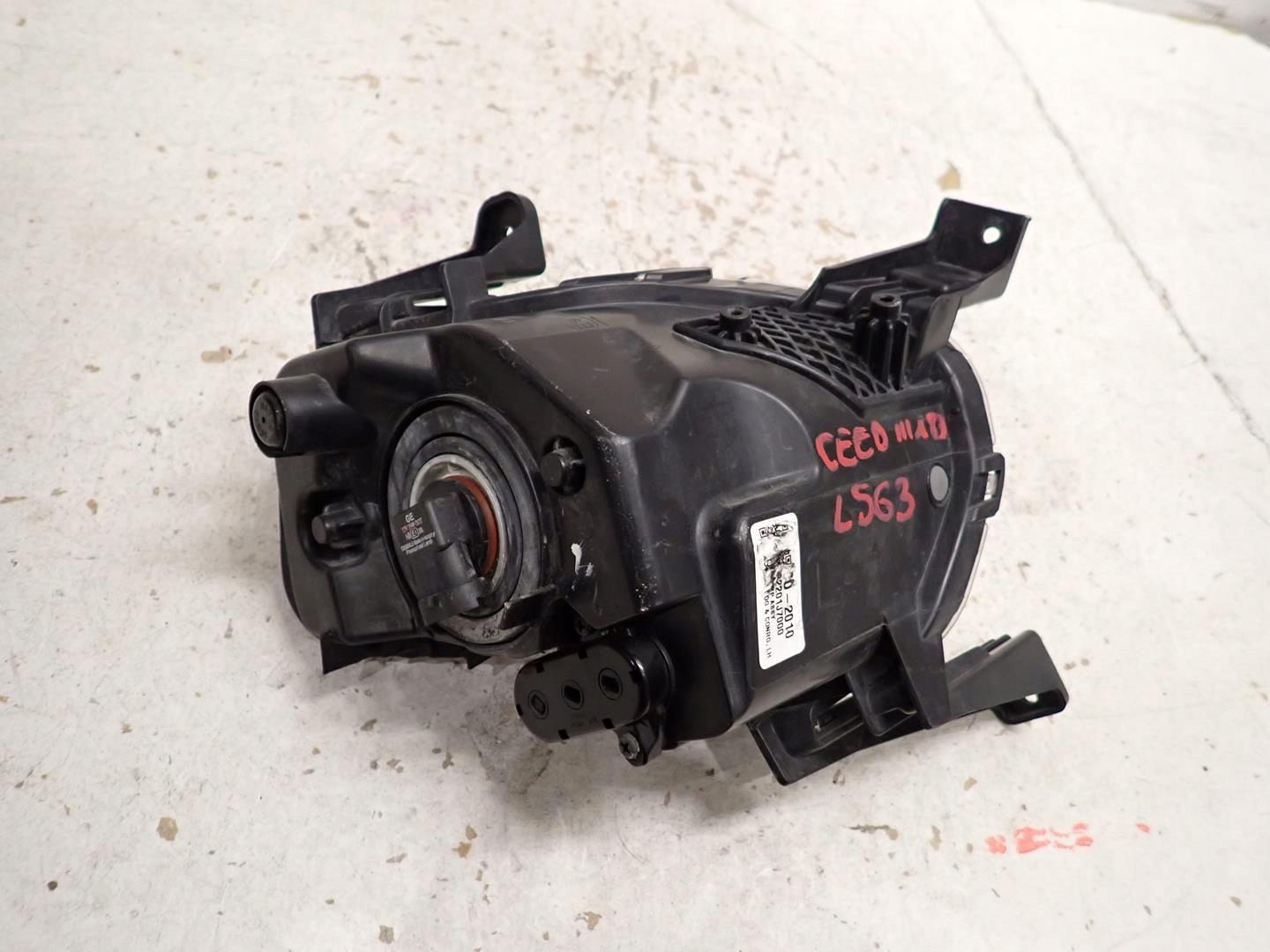 Nebelscheinwerfer links KIA CEED III 2017- 92201-J7000