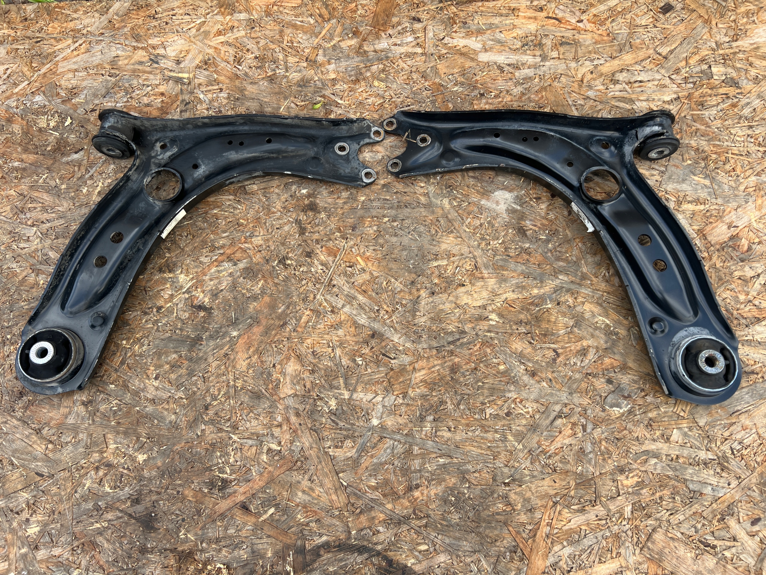 arm left front VW T-ROC GOLF VII OCTAVIA III