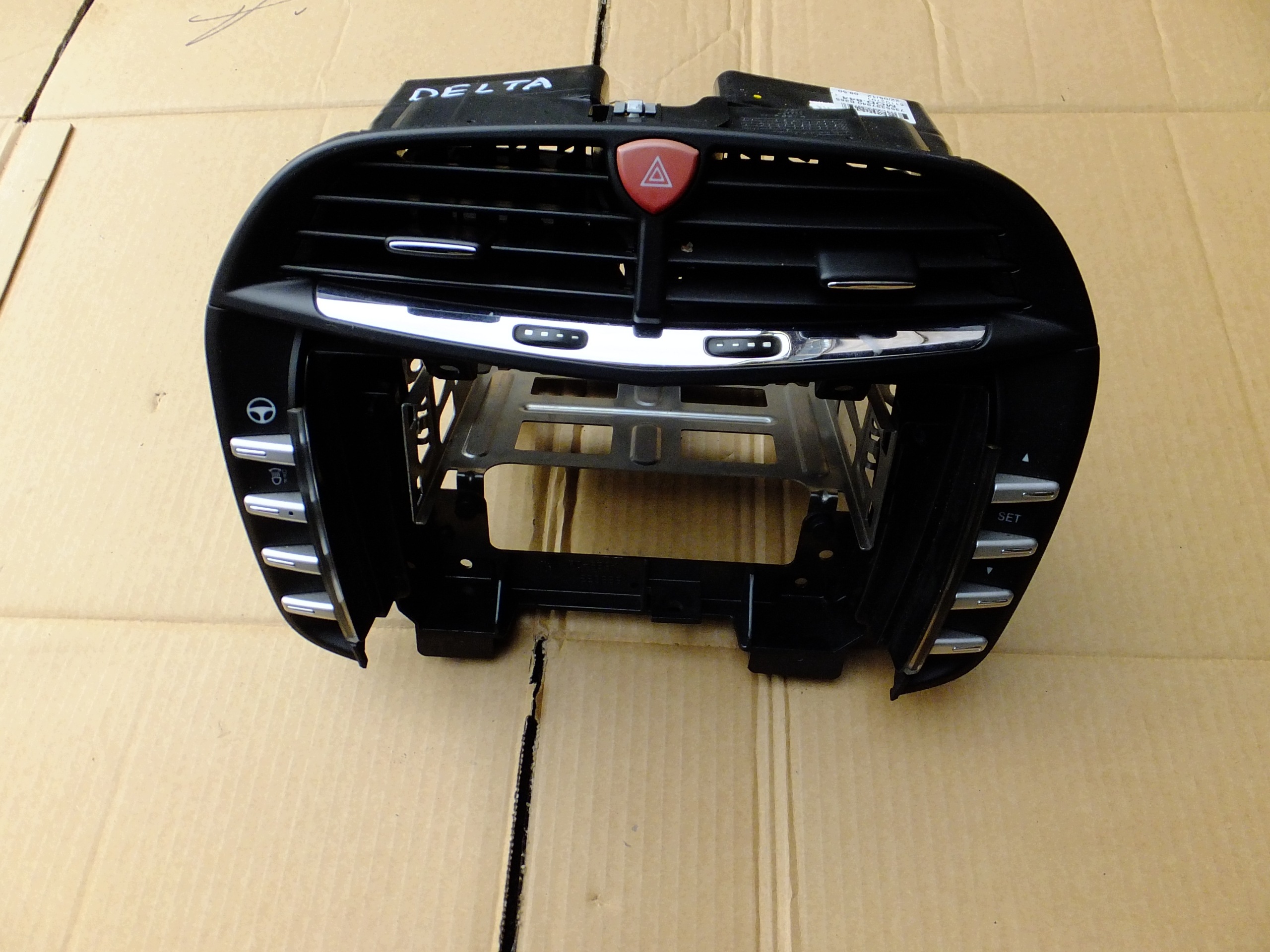 rám rádia mřížky ventilace lancia delta III 2012r