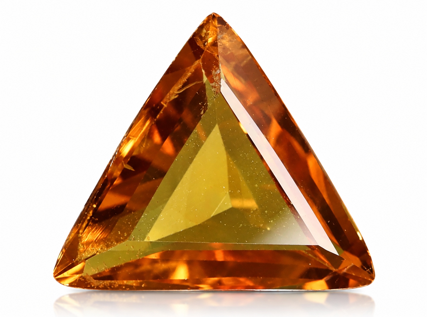 Přírodní safír 0.67 ct Oranžový trojúhelník certifikát Wbd