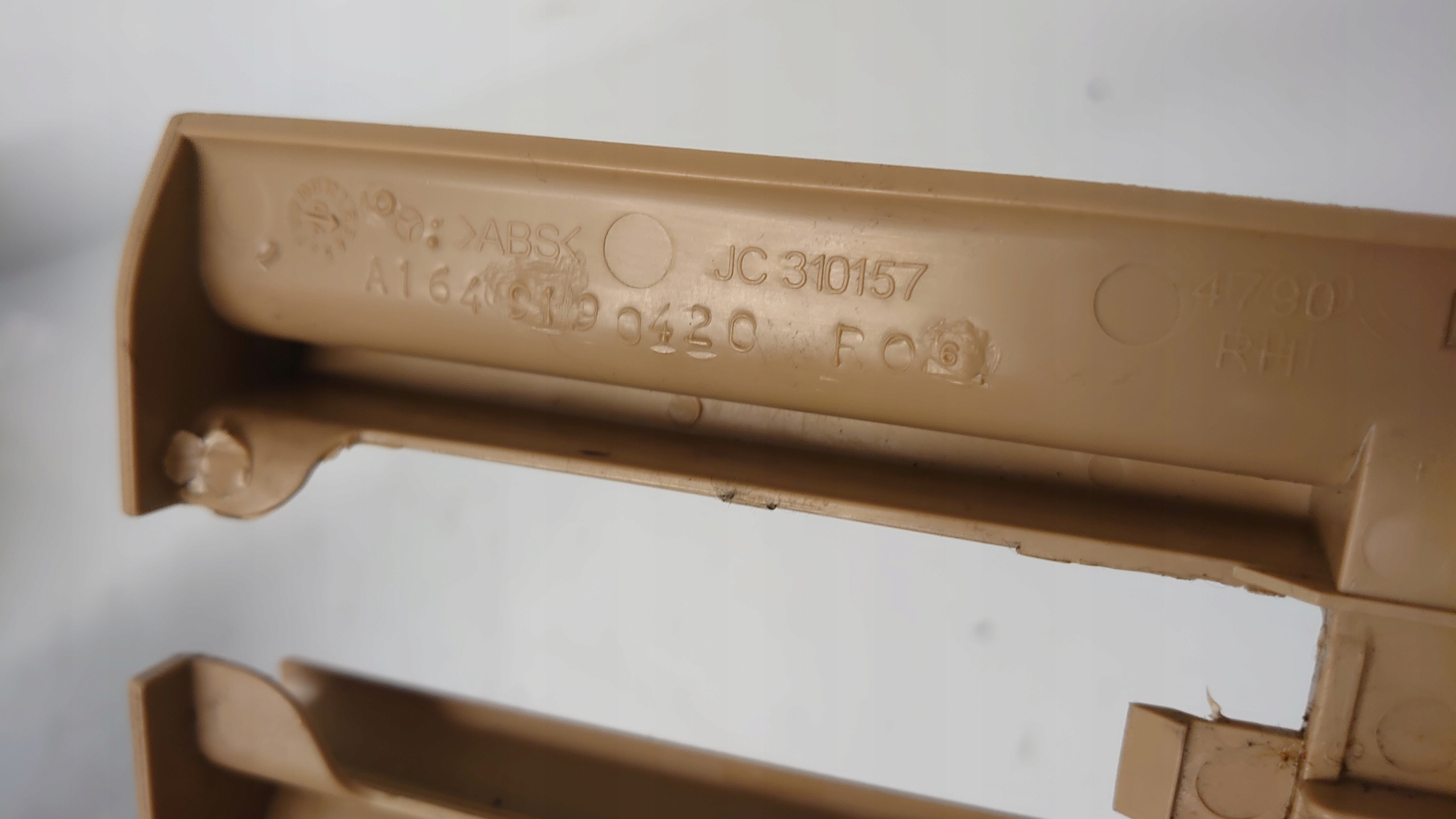 MERCEDES ML W164 GL X164 couverture rails siège A1649190420