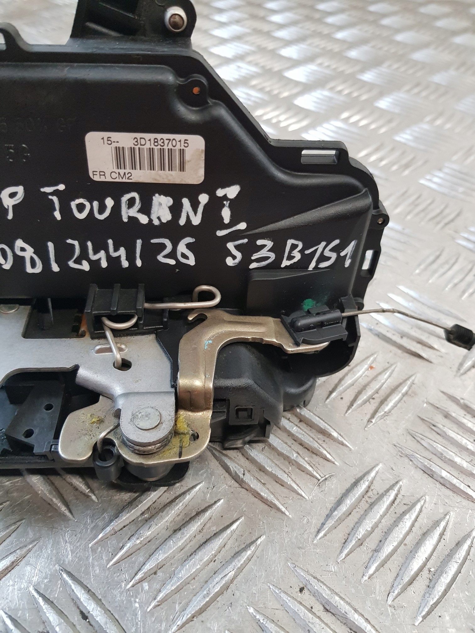 lock door left front 9PIN 3D1837015 VW TOURAN and 04R