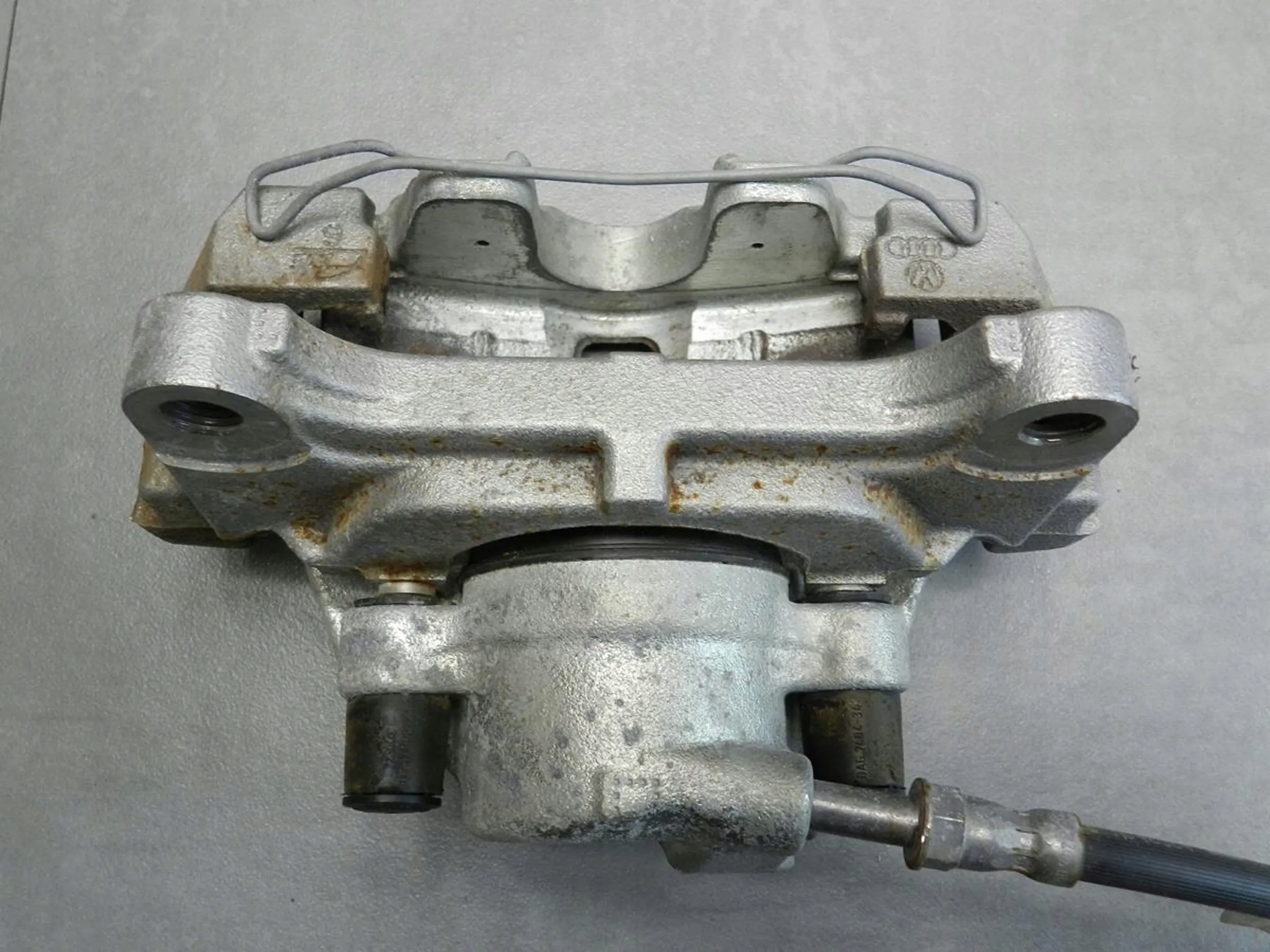 AUDI A5 8T 2.0 tdi caliper right front