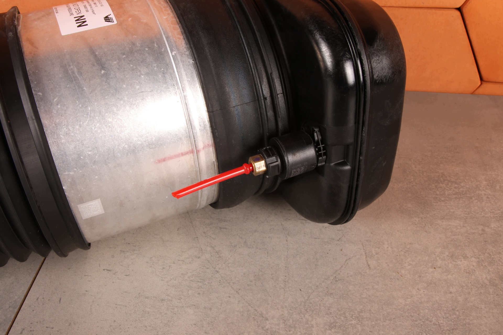 BMW i4 G26 eDrive35 eDrive40 shock absorber pneumatic left rear 5A5BE15