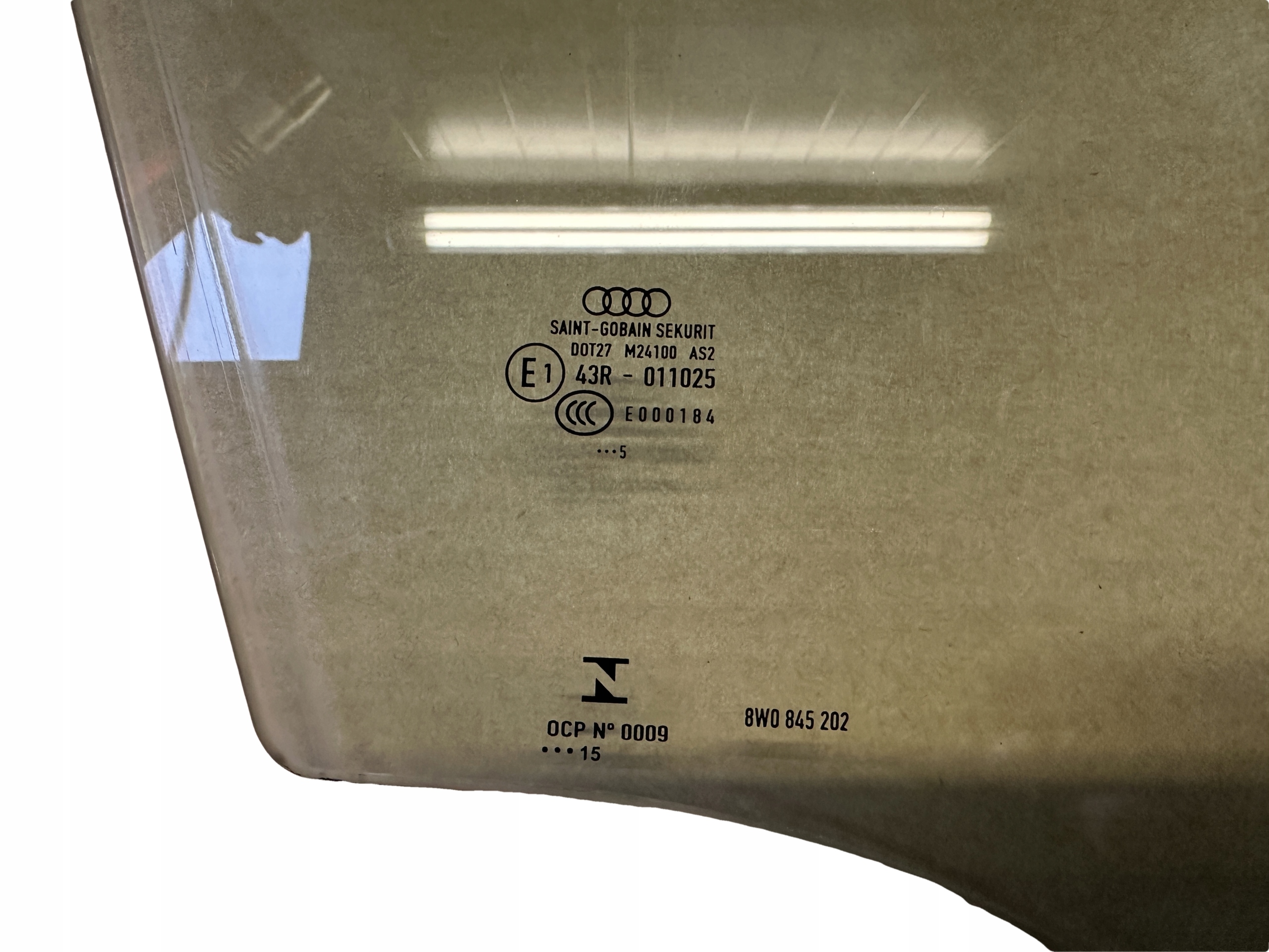 AUDI A4 8W B9 window right front 2015R