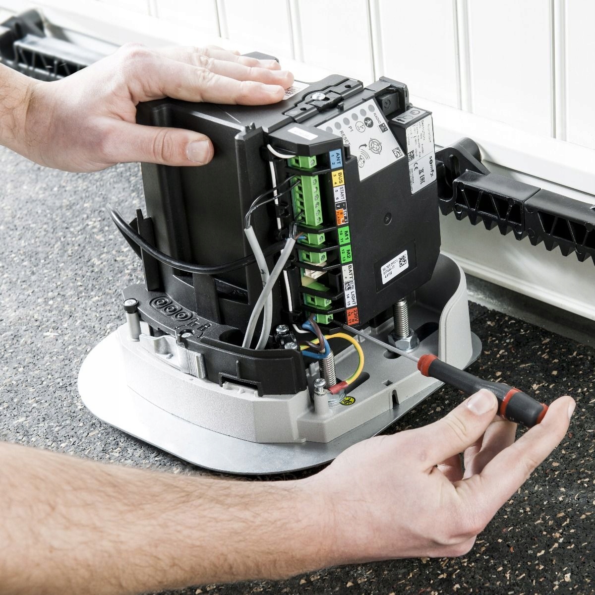 Napęd bramy przesuwnej Somfy Slidy Moove 300 + Akces Maksymalna waga skrzydła 300 kg