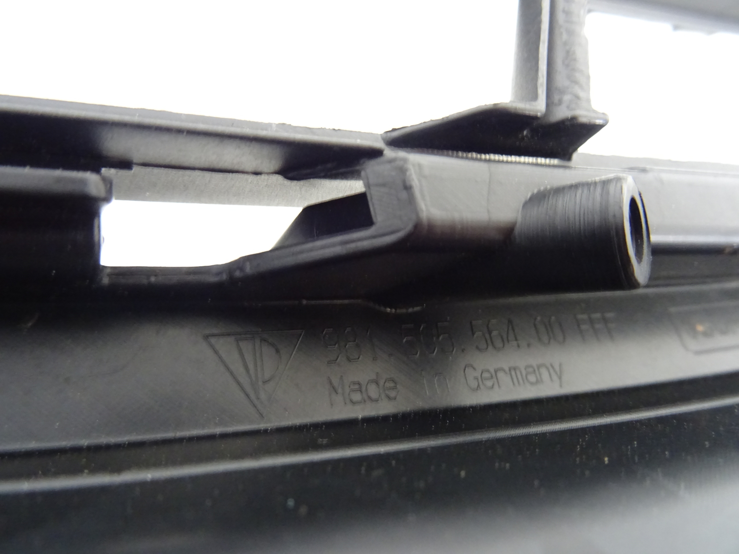 PORSCHE BOXTER CAYMAN 981 grid of a bumper left front front