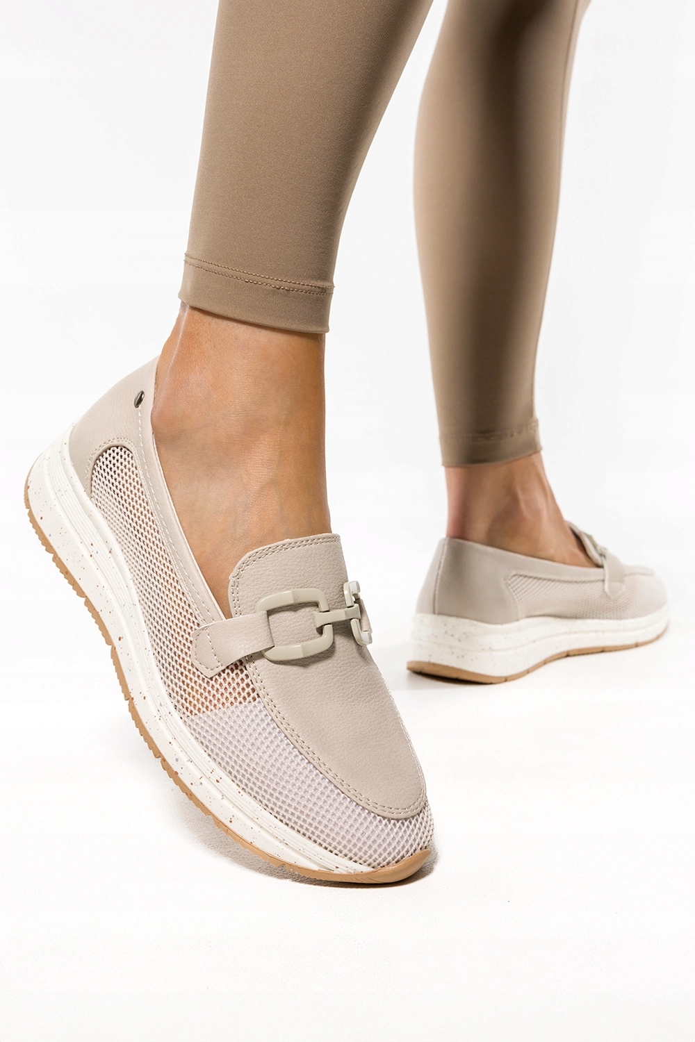 MOKASYNY DAMSKIE PÓŁBUTY WSUWANE NA PLATFORMIE AŻUROWE MODNA OZDOBA r 40 Oryginalne opakowanie producenta pudełko