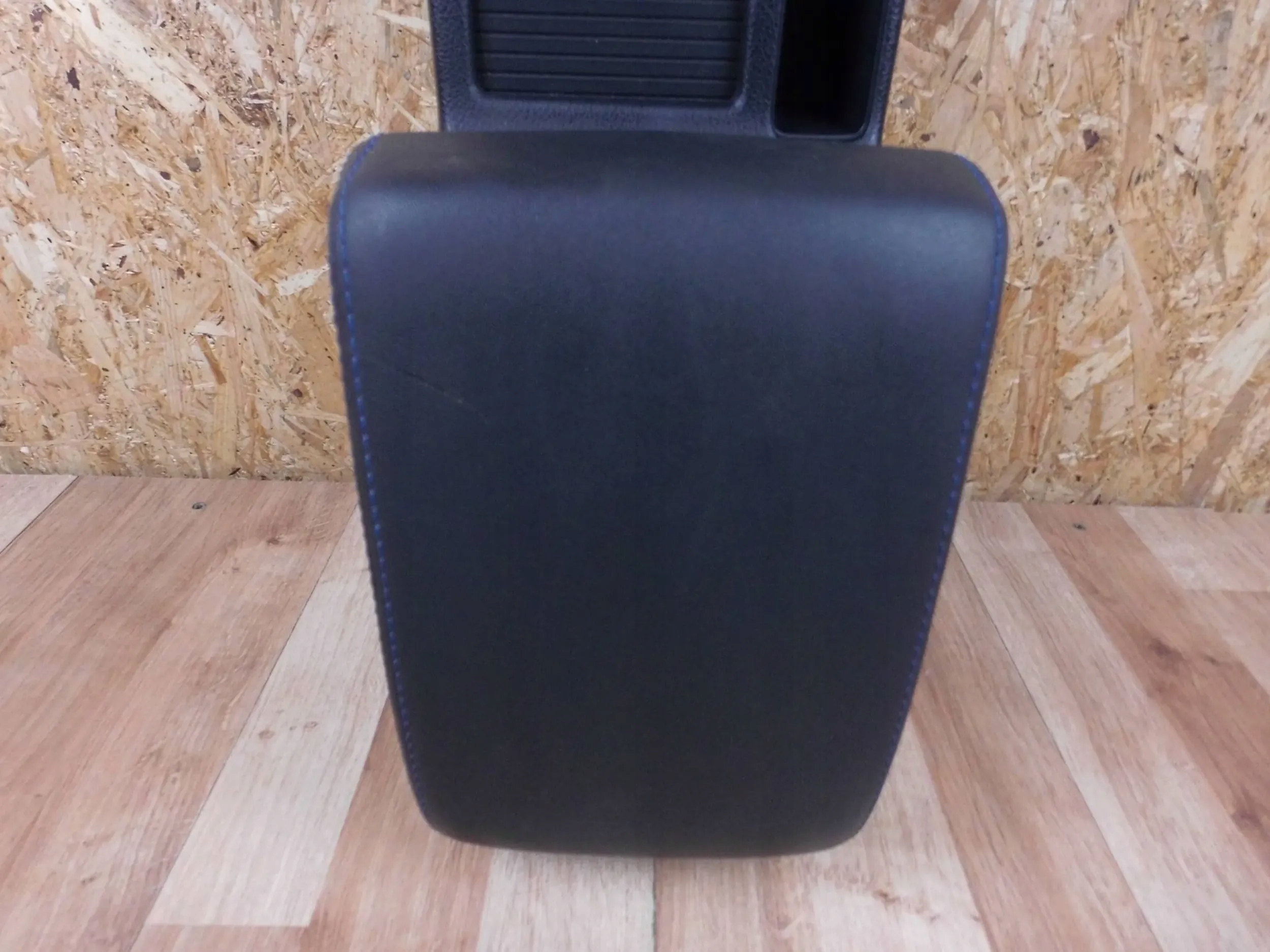 Subaru Levorg cap tunel central armrest 66150AG000WA