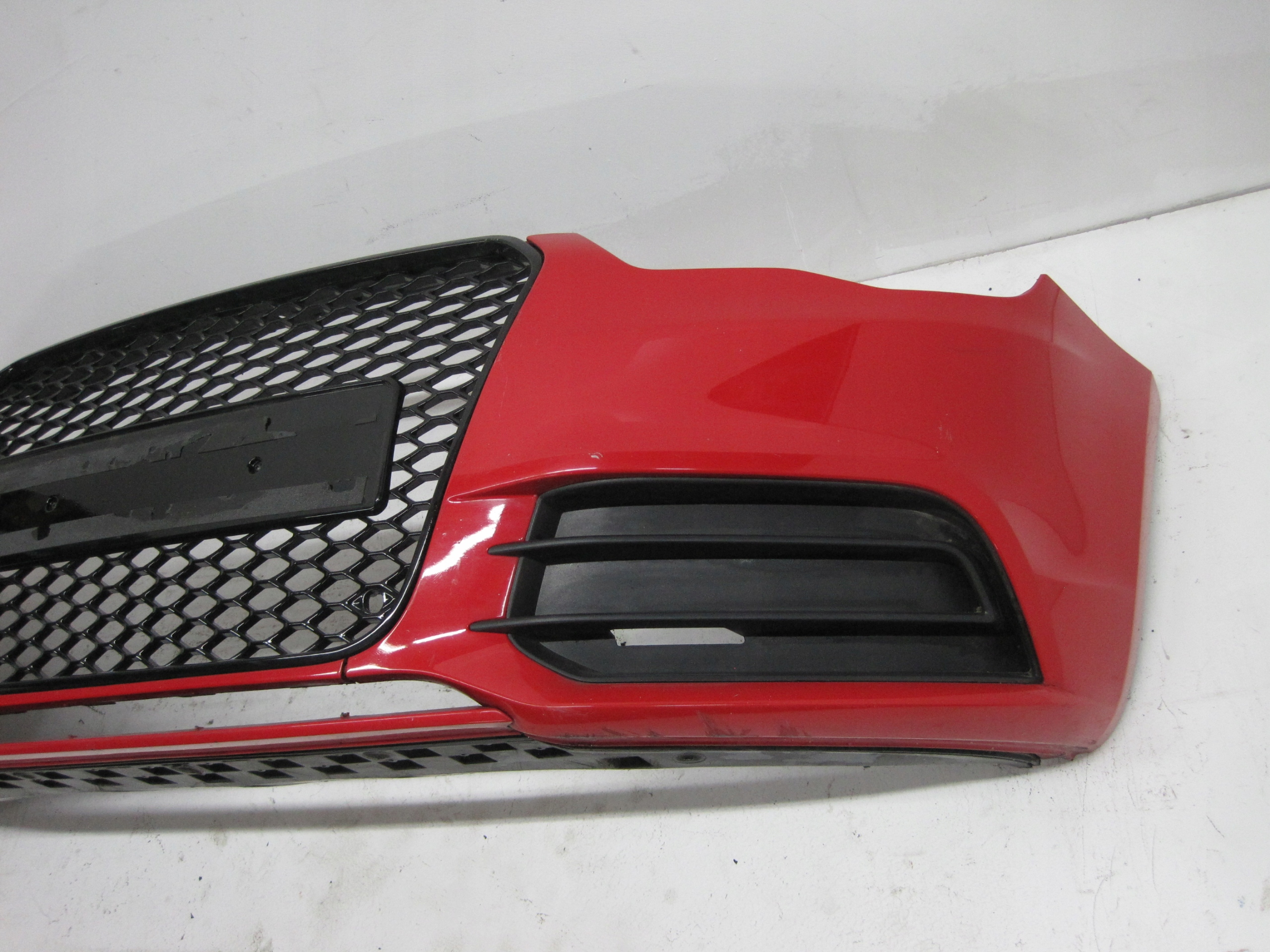 nárazník přední AUDI A1 8X0 11R předek