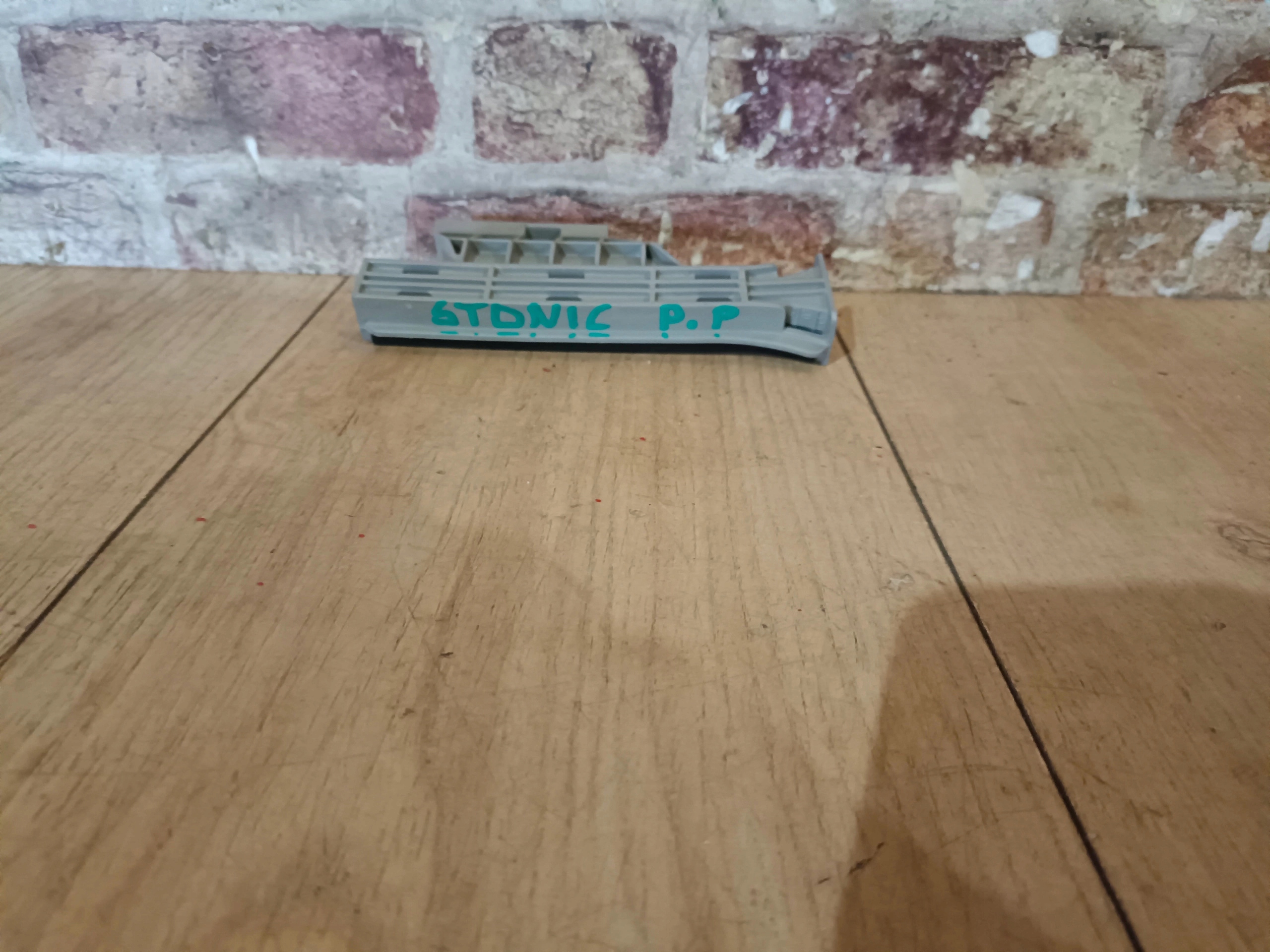 PROWADNICA SZYBY PRAWY PRZÓD KIA STONIC 2017- ROK Producent części Kia OE