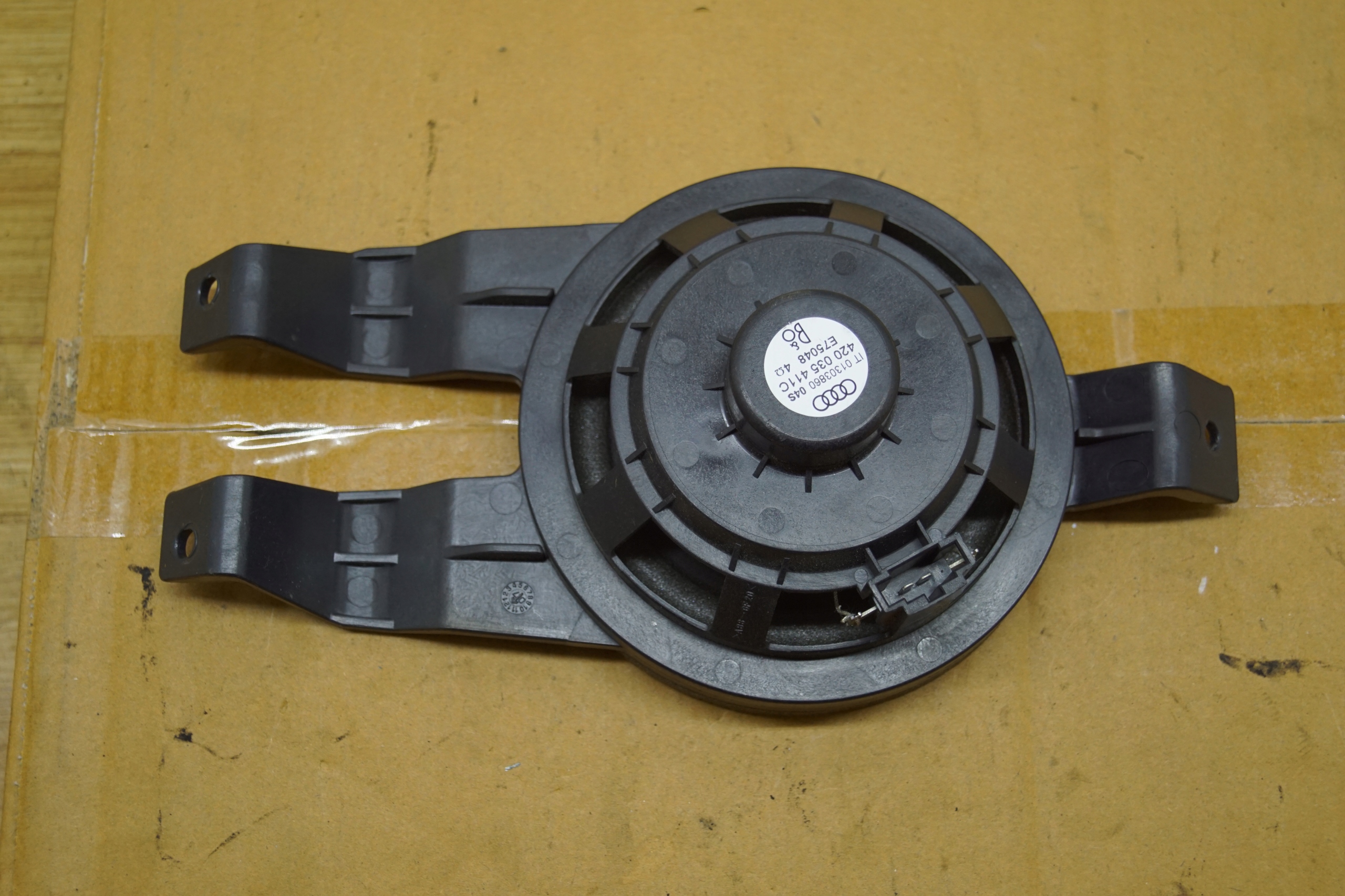 Задний динамик BANG & OLUFSEN AUDI R8 420035411C