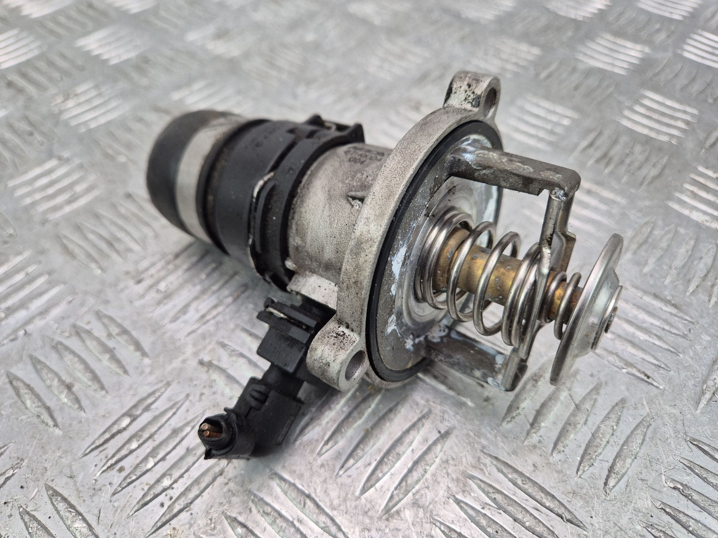 csomag TERMOSTATU BMW 7 E65 E66 750i 7502779 N62B48B
