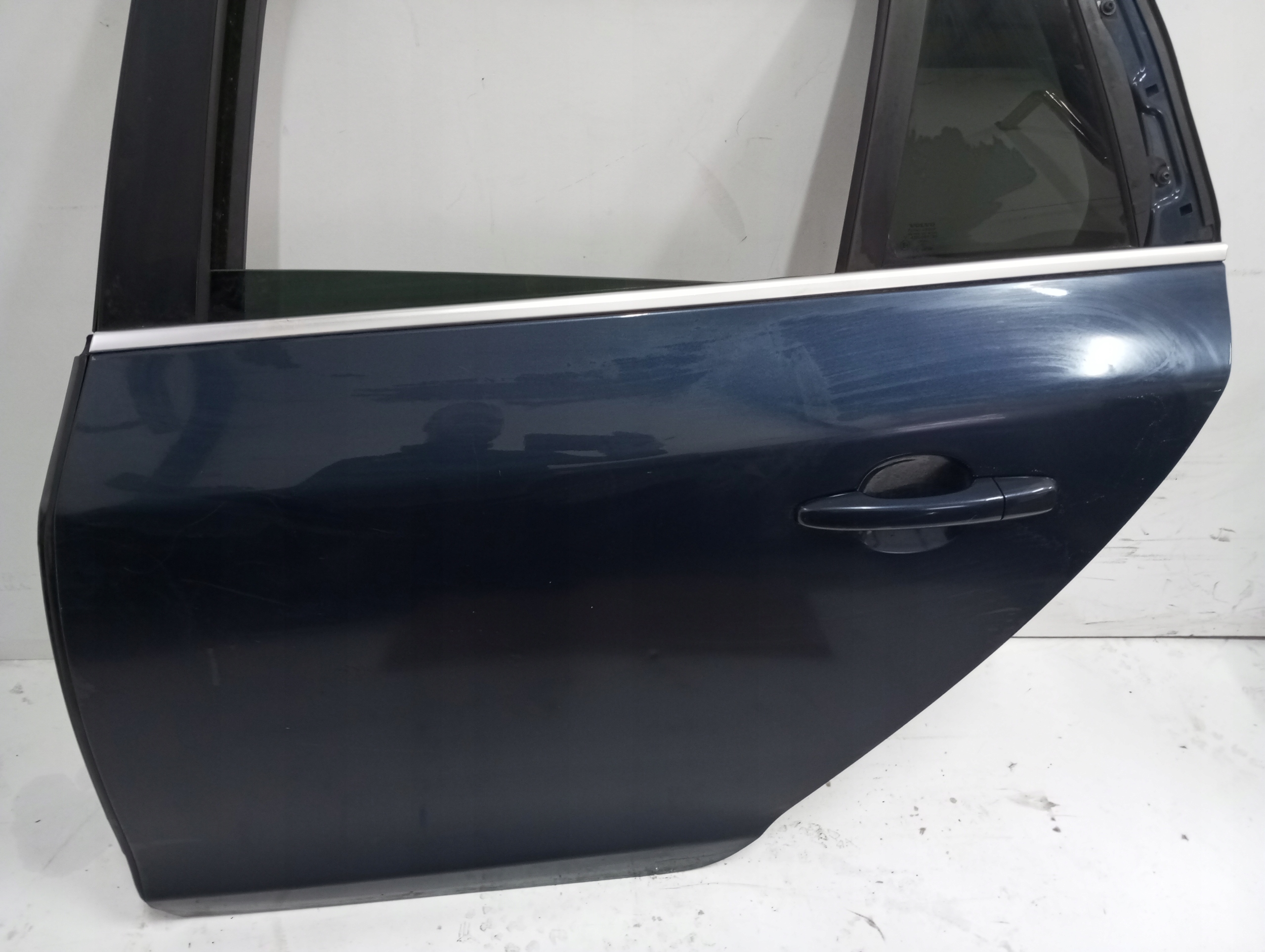 door left rear. VOLVO V60 11R