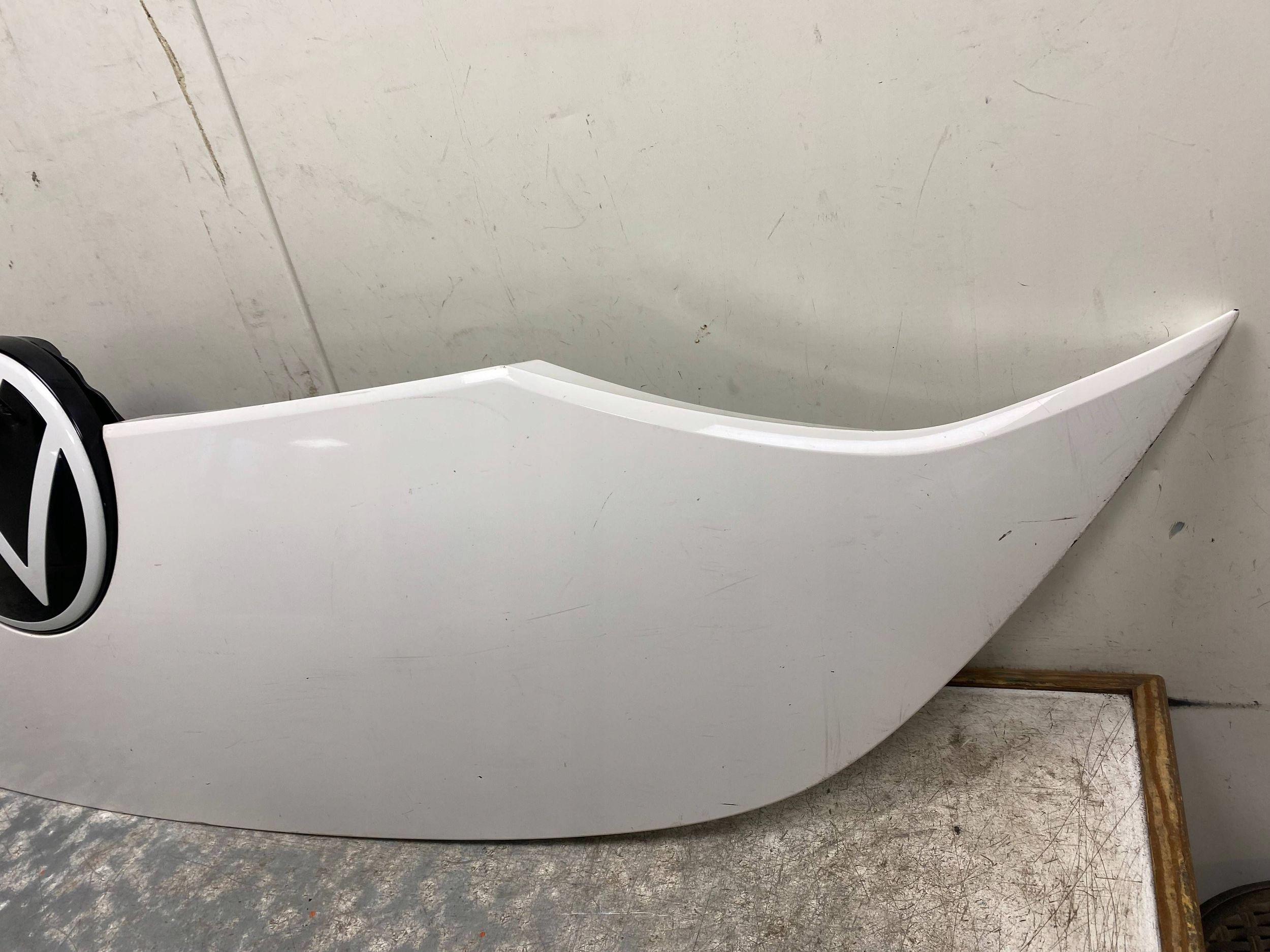 VW ID BUZZ grill bonnet cover front EMBLEMAT BIALY LB9A 1T3823029A