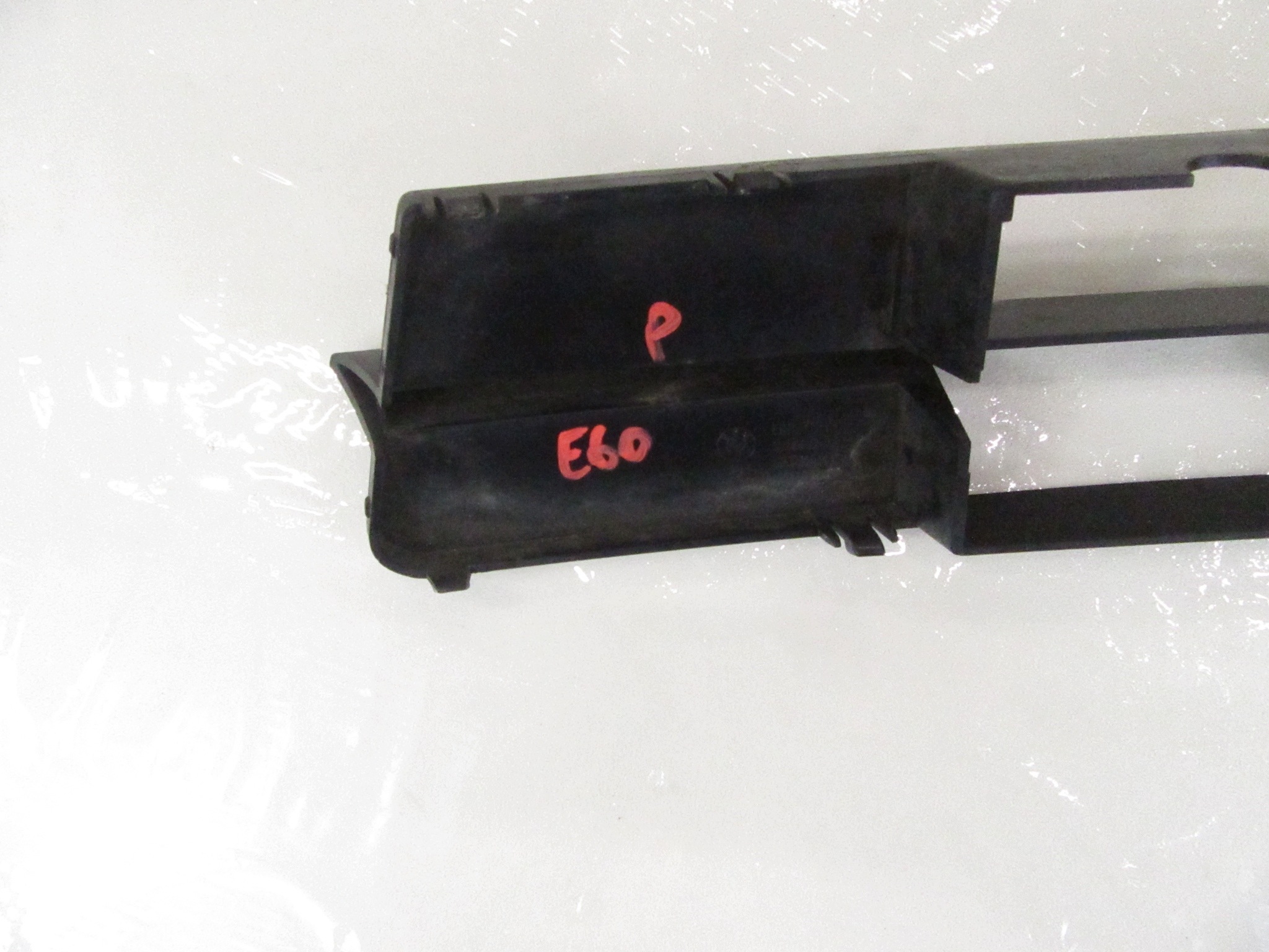 grid cover of a bumper right right front BMW e60 e61 sedan KOMBI