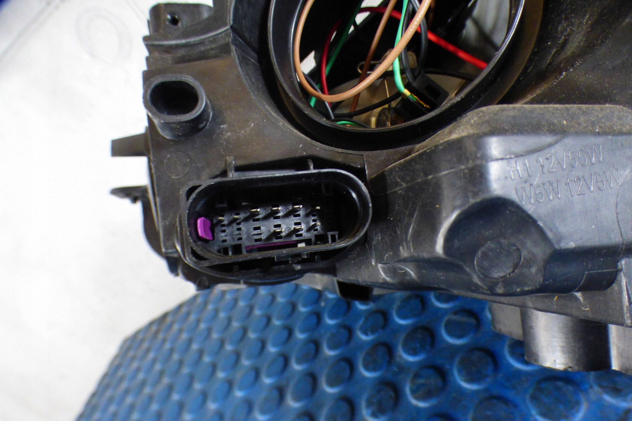 Ford Focus MK3 reflektor light right replacement