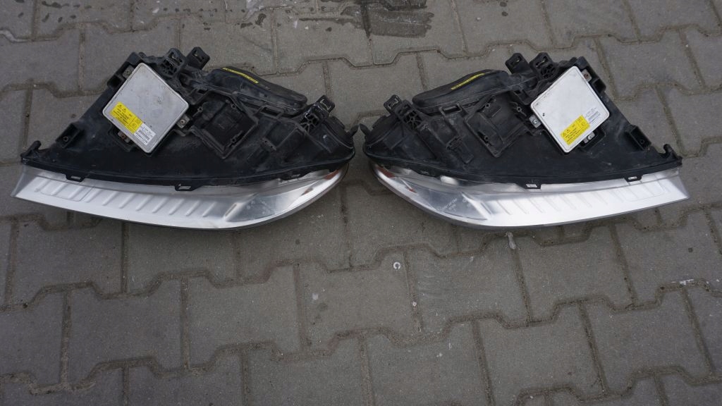 VOLVO S80 V70 XC70 - left right light XENON front