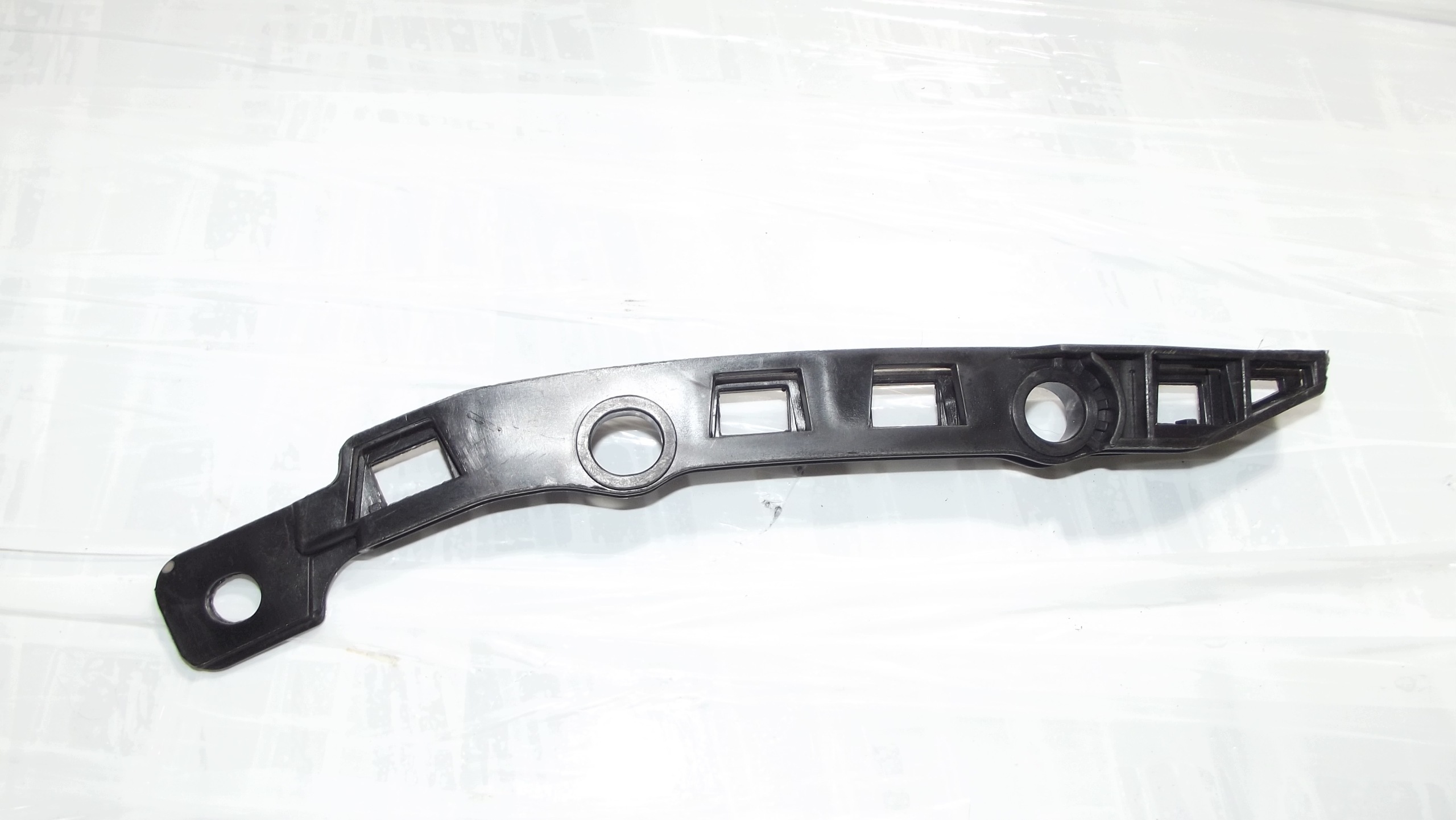 Mercedes GLA W156 support left rear part A1568850321