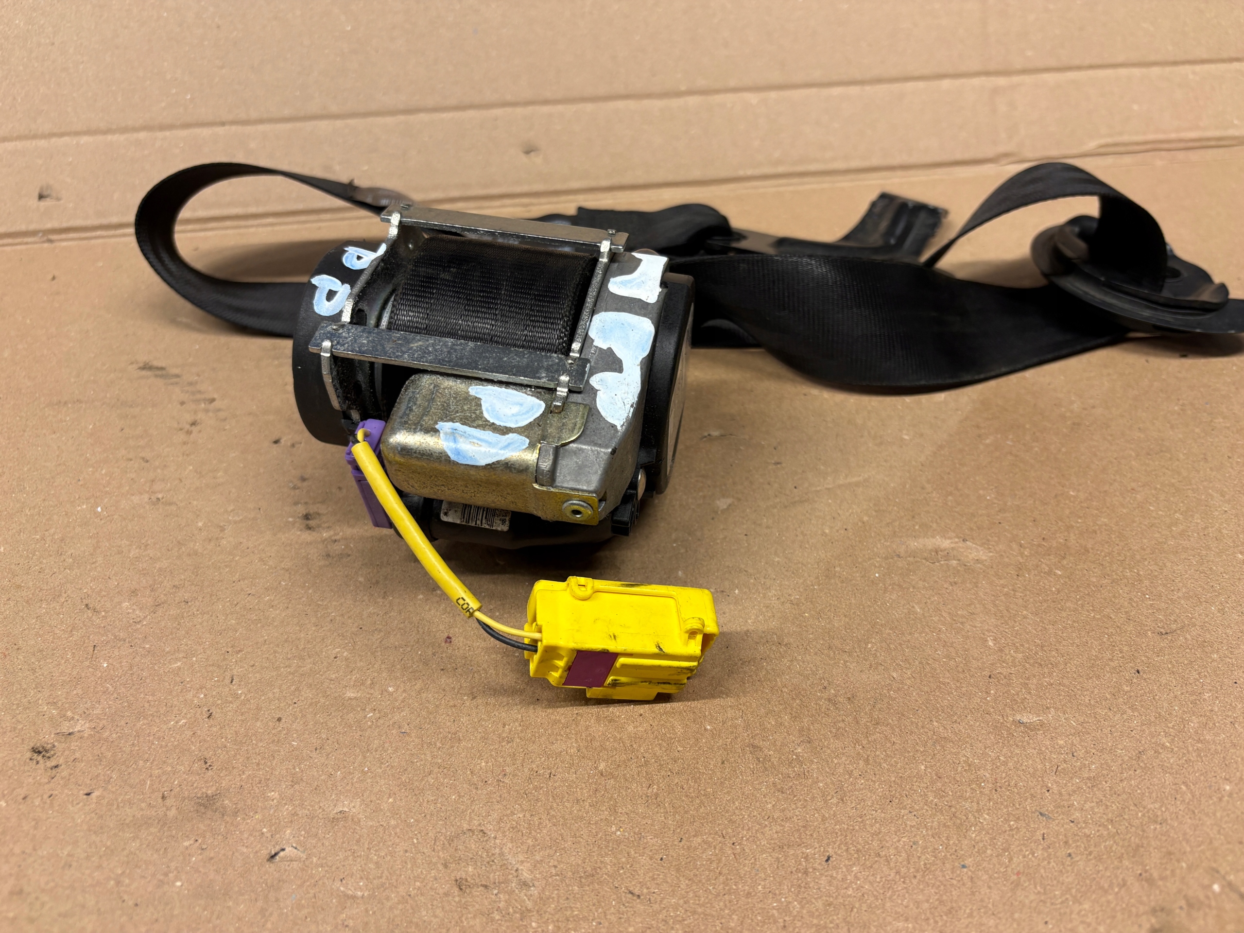 VW GOLF V plus tension belt safety right front 5M1857706