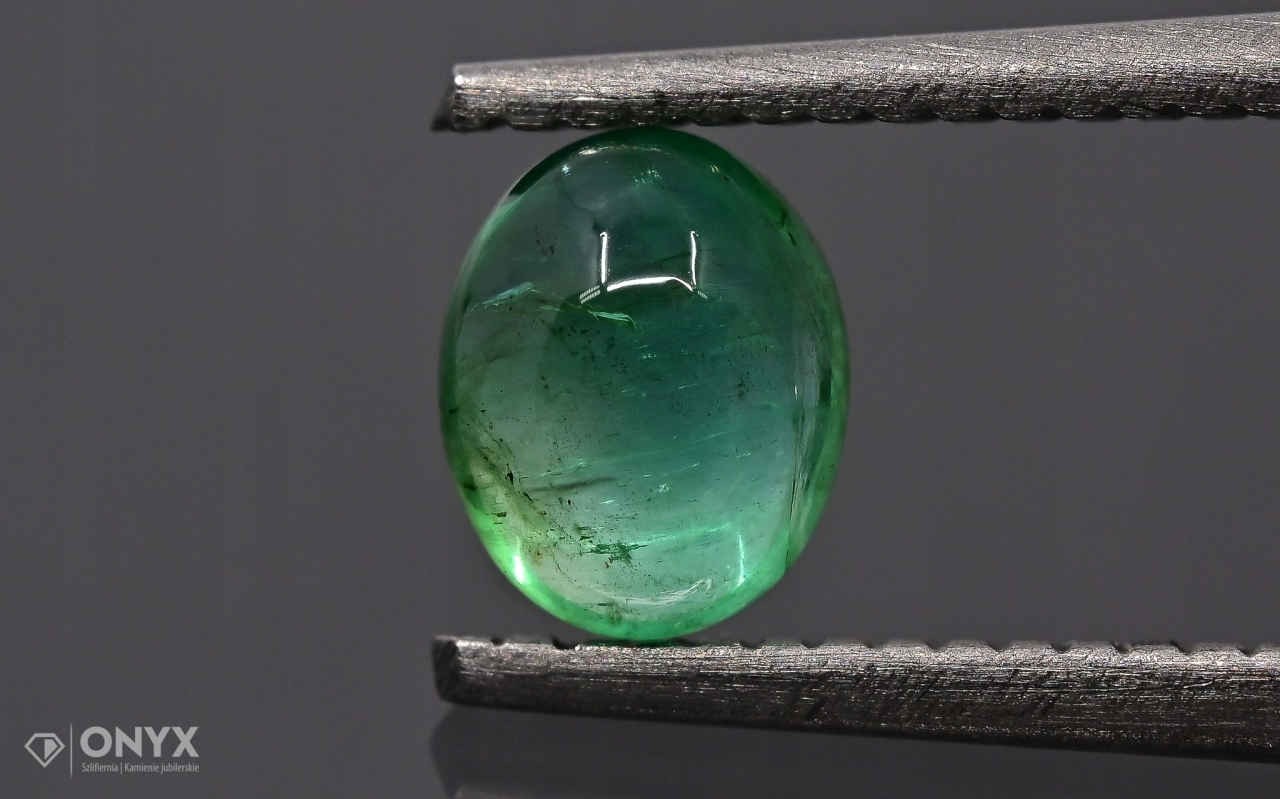 Smaragd kabošon ovál 5x4 mm
