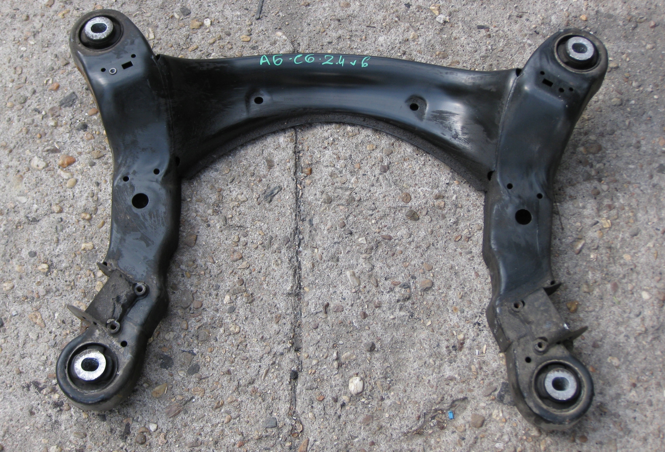 AUDI A6 C6 2.4 6V 05R KOMBI subframe axle beam front