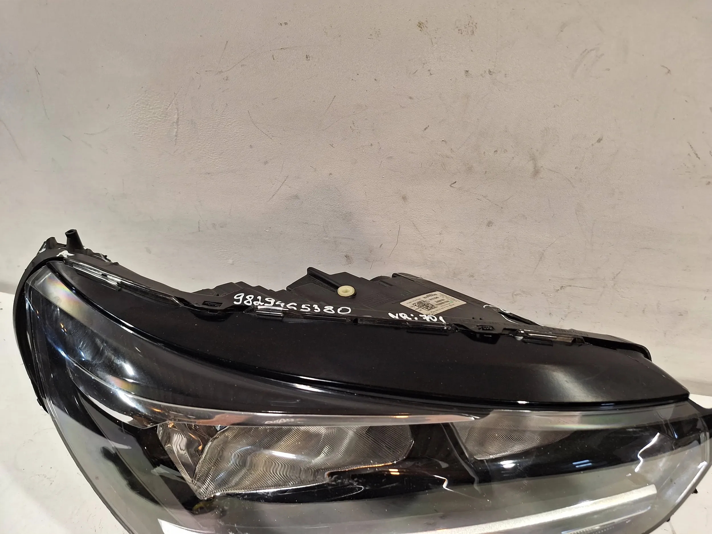 light front right 9829465380 Opel Corsa F 19