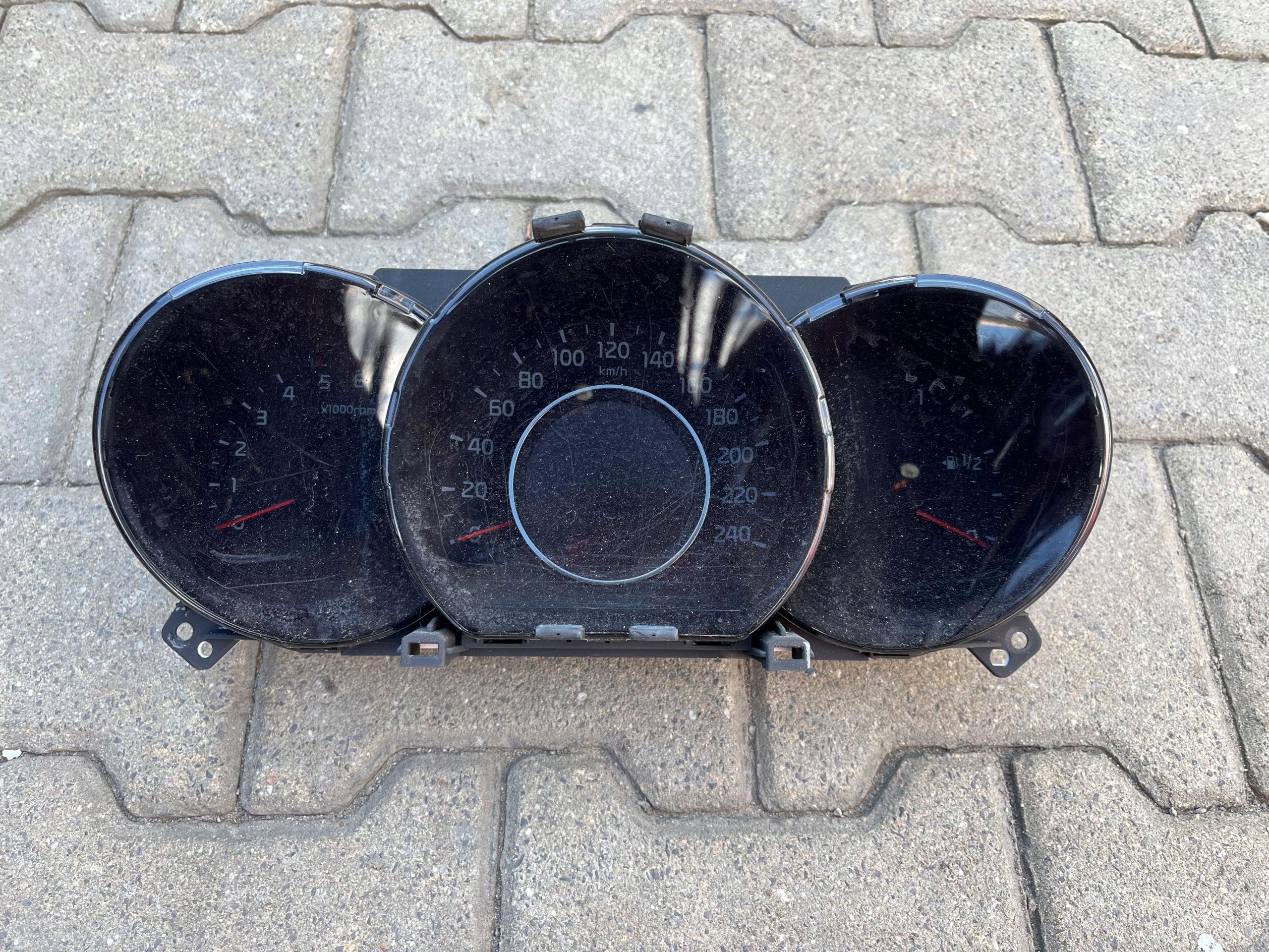 Kia ProCeed II dials