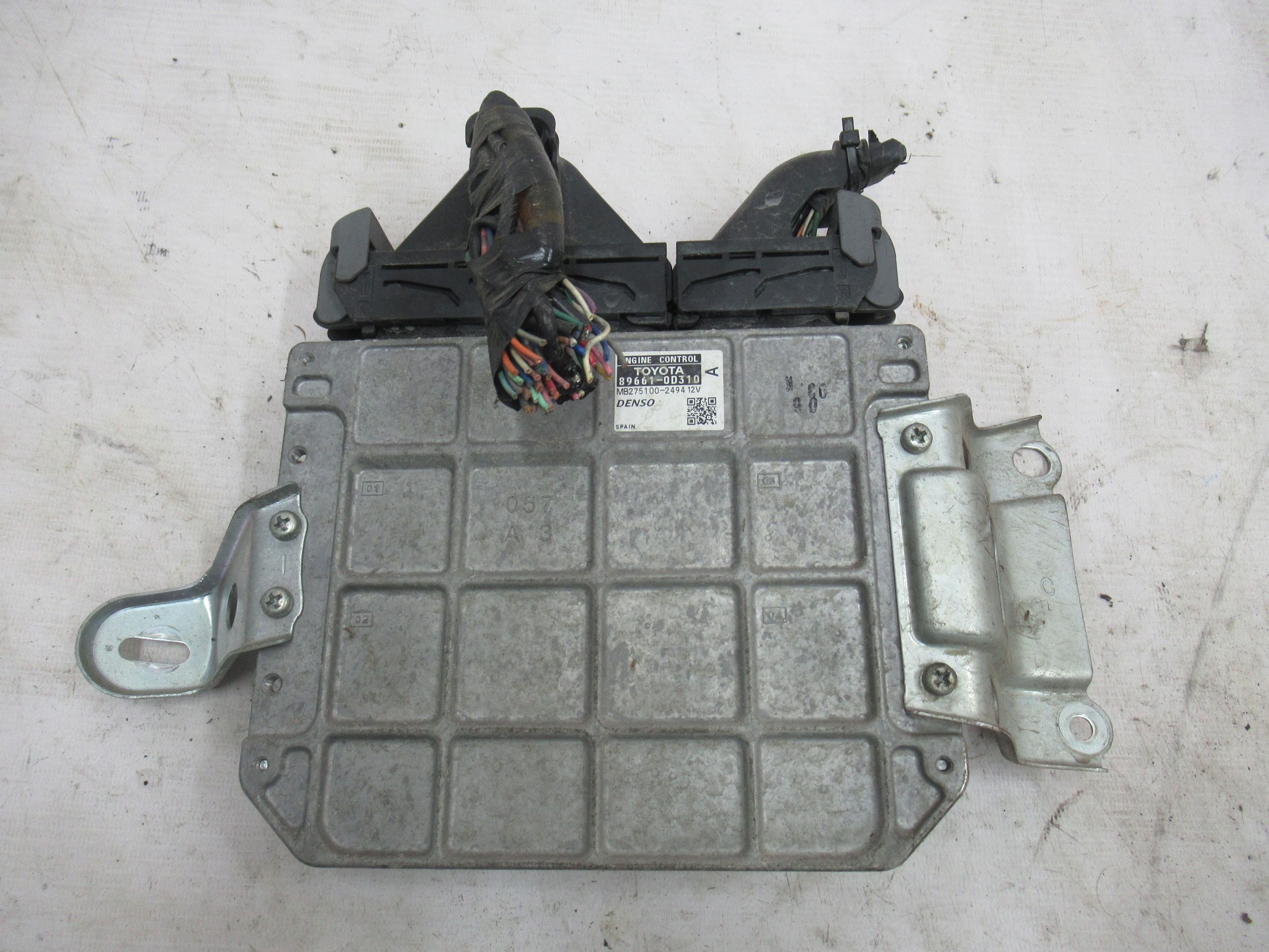 computer control unit of the engine YARIS II 2 1.3 VVTI