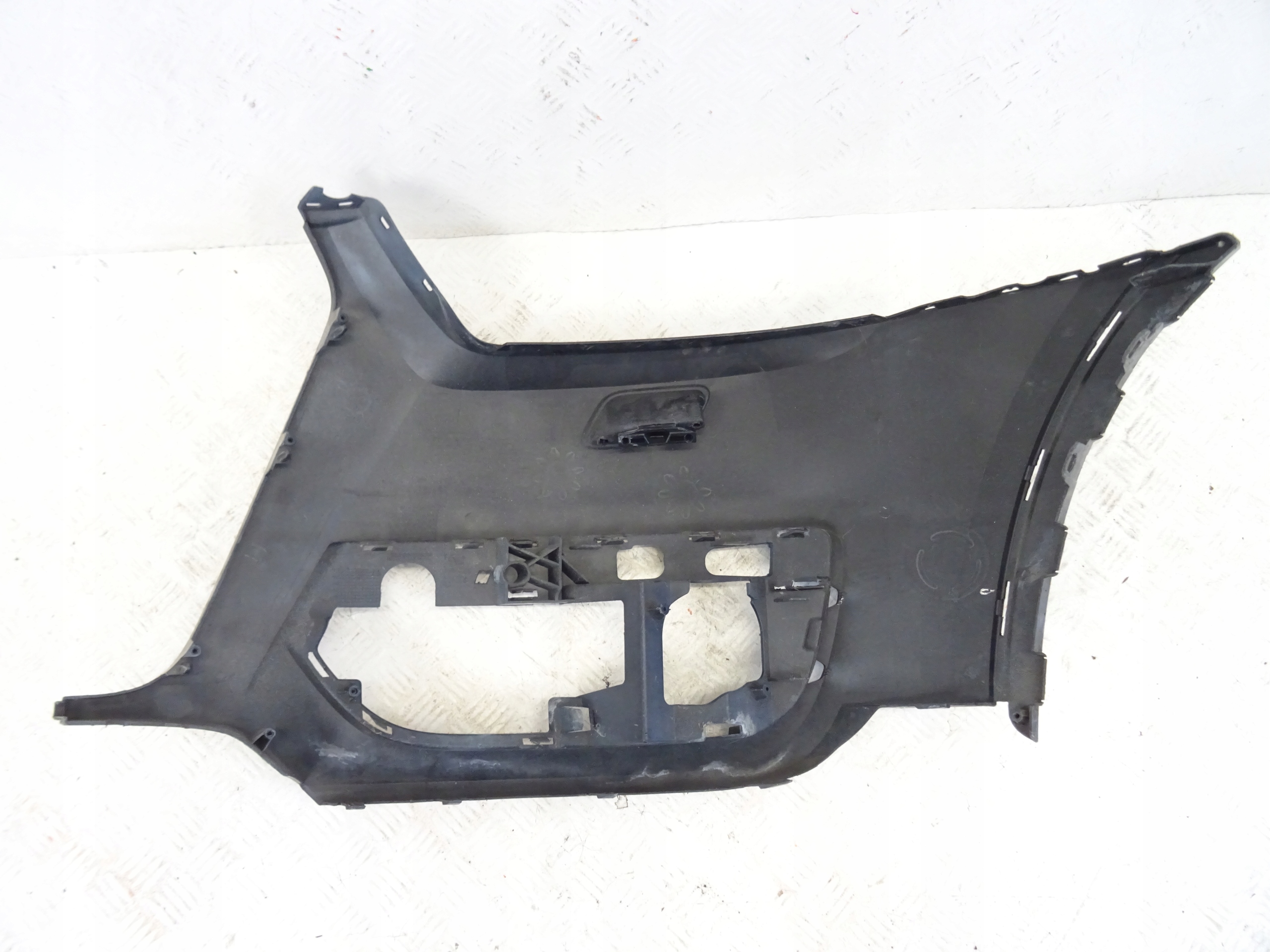AUDI Q3 8U0 right BOK of a bumper front front