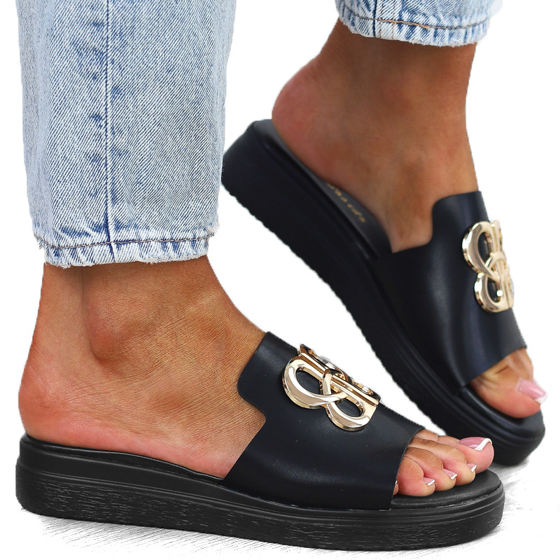 Czarne klapki damskie na koturnie z klamrą lekkie sandały MC3832 r.40