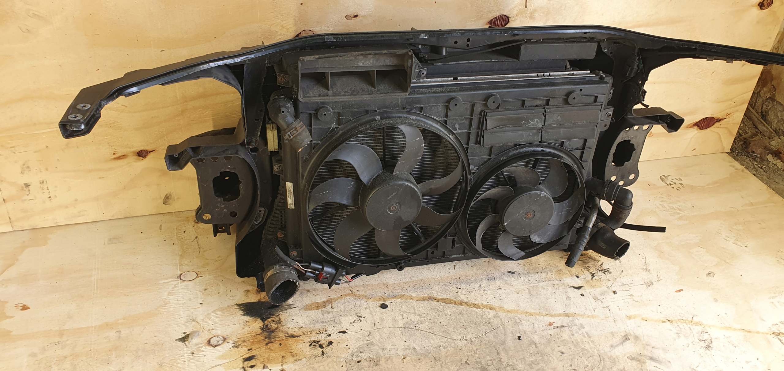 VW Passat B7 2.0 TDI 3AA 10-14 support panel for radiators pillar radiator fan