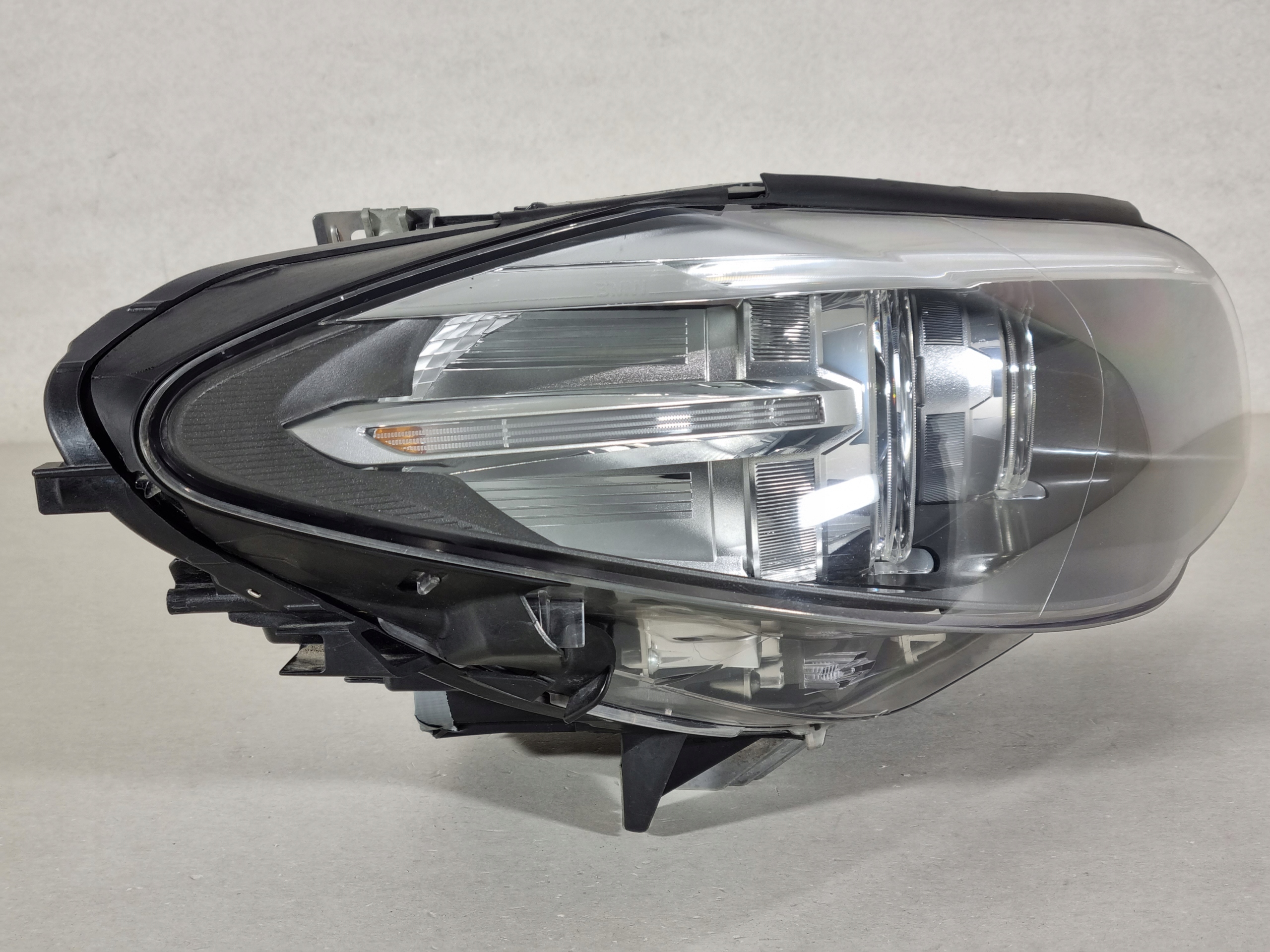 BMW 5 F10 LIFT Bi-XENON LAMPA PRAWA PRZÓD SKRĘTNA Strona zabudowy prawa
