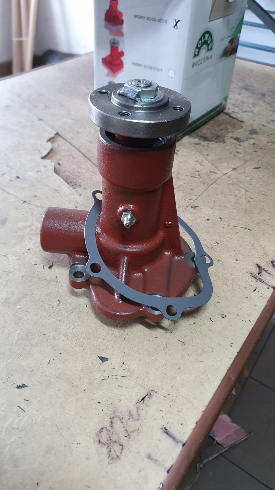 Pompa wody z piastą Ursus C-330 42/08-307/0 ROLMUS Stan opakowania oryginalne