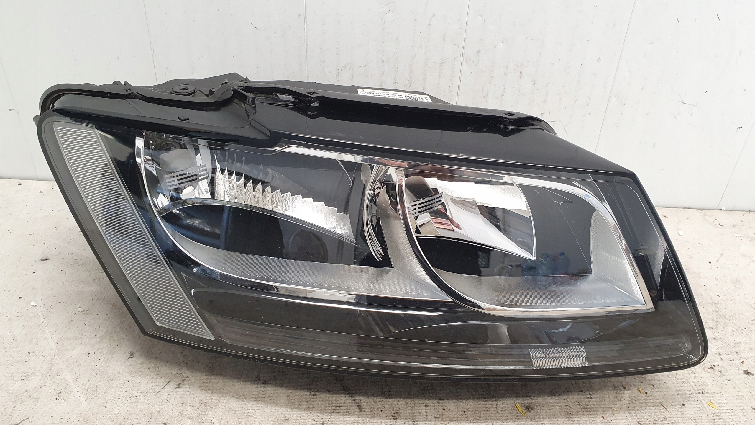 AUDI Q5r ФАРА ПЕРЕД ПРАВА ОРИГИНАЛ ЕВРОПА