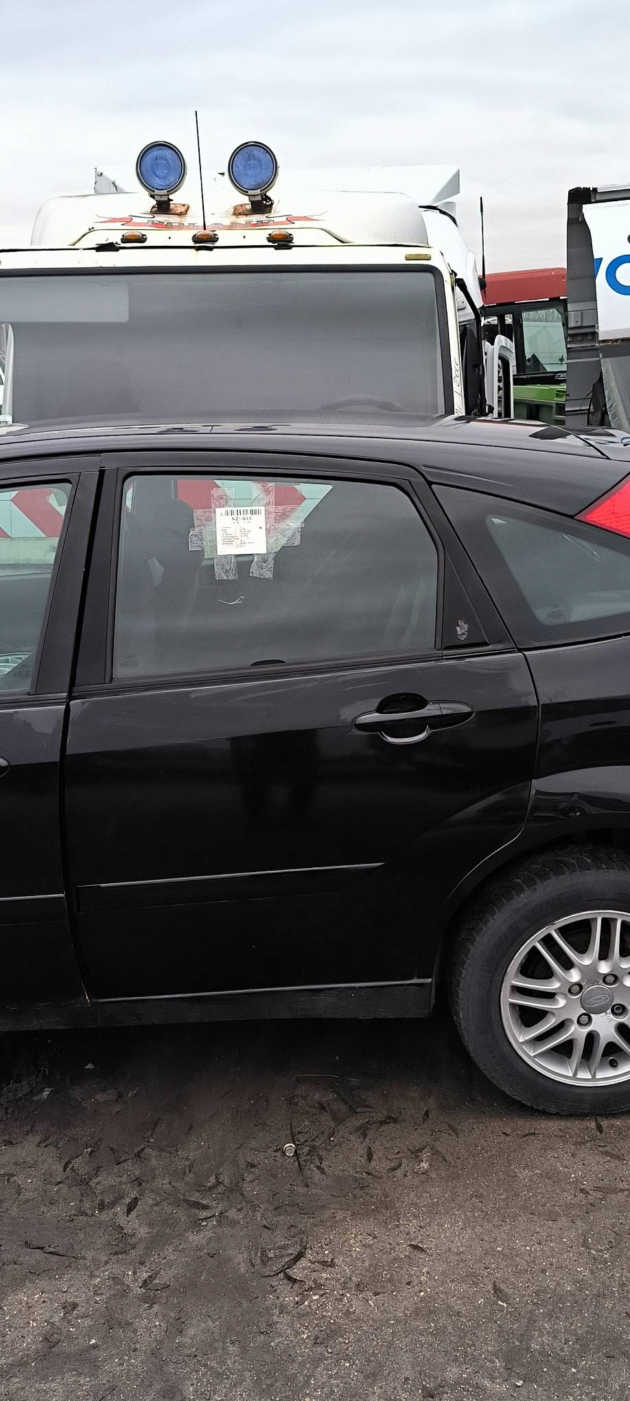 Tür links heck PANTHER BLACK FORD FOCUS MK1 HB
