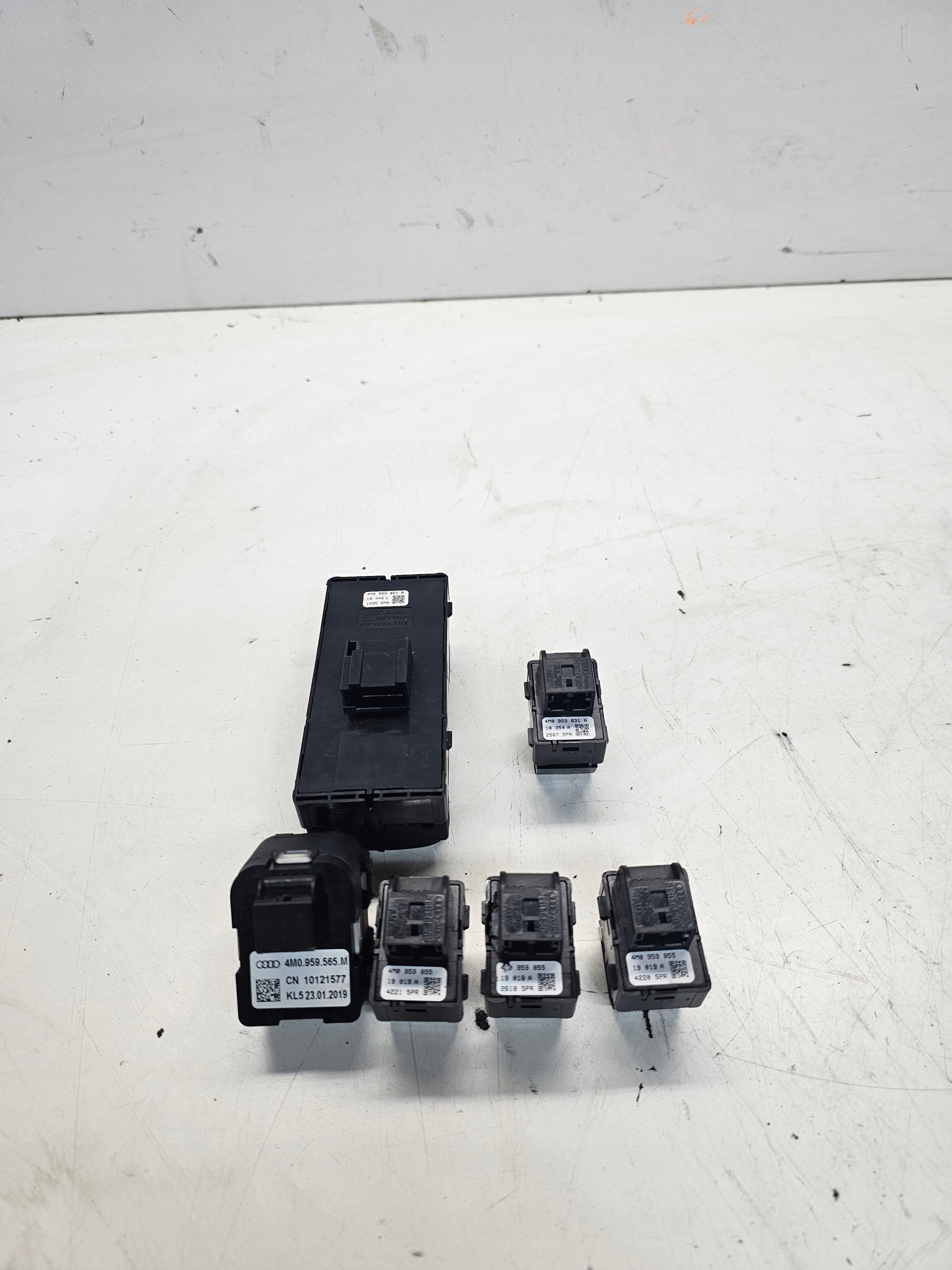 switch switch of the window AUDI A4 B9 A5 8W Q7 4M 4M0959851B KOMPLET