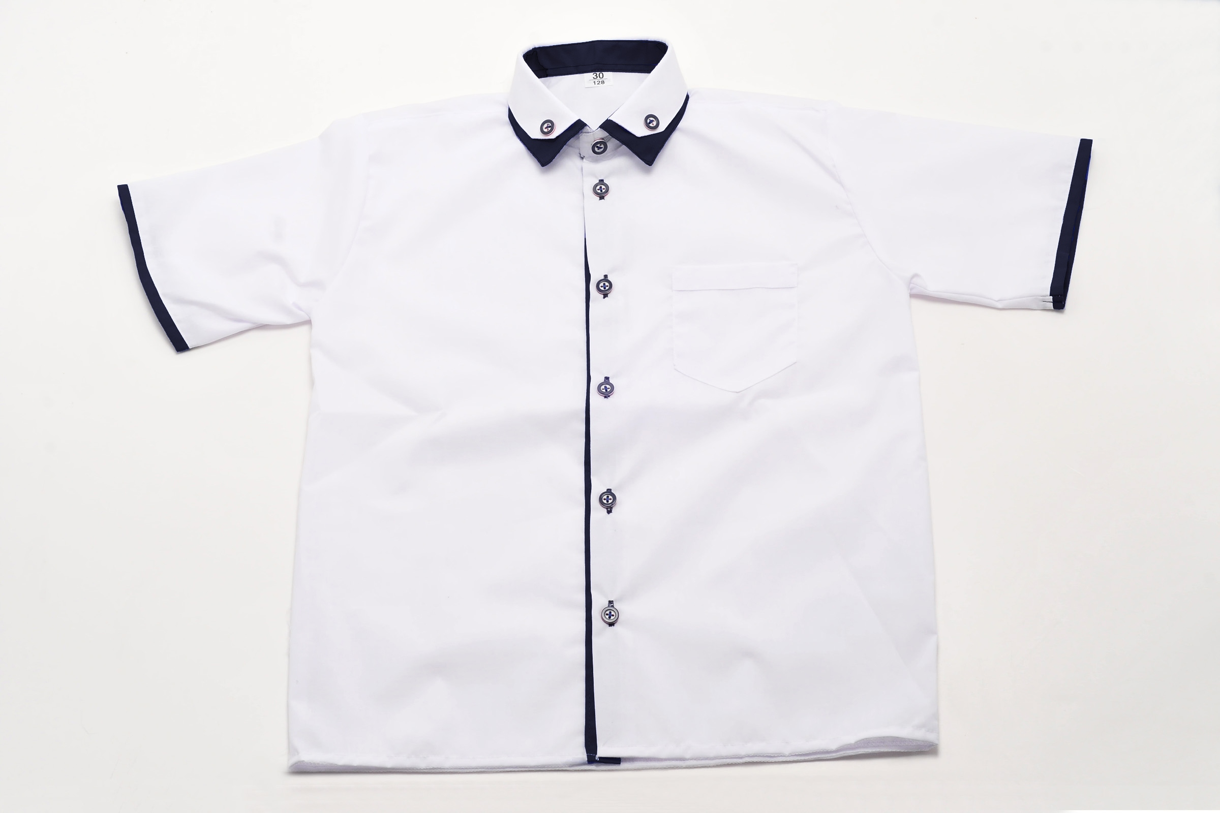 KOSZULA CHŁOPIĘCA Z KRÓTKIM RĘKAWEM BIAŁA ELEGANCKA PODWÓJNE OBSZYCIE 128 Rękaw krótki rękaw