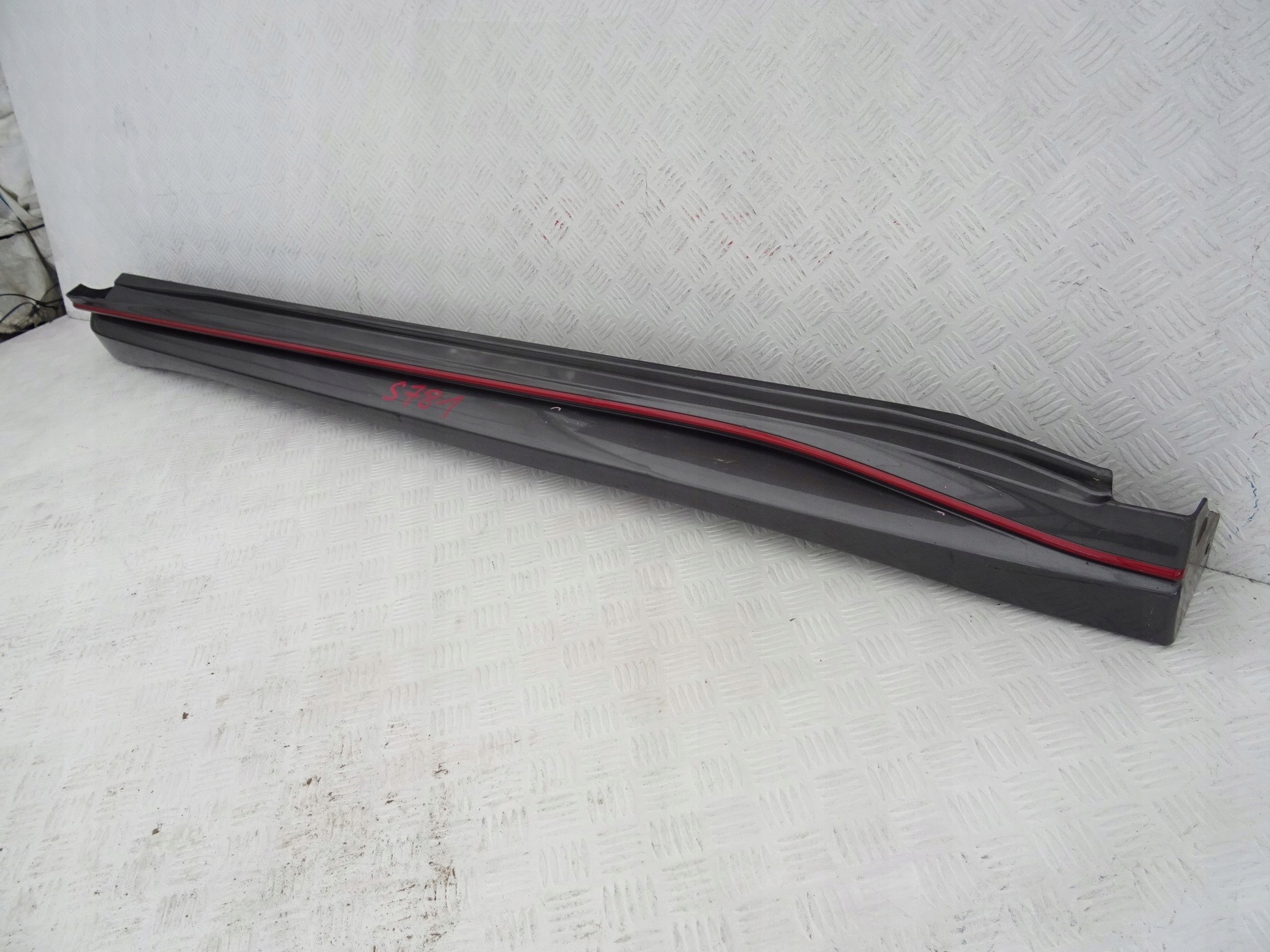 Nissan Juke NISMO moulding threshold threshold left