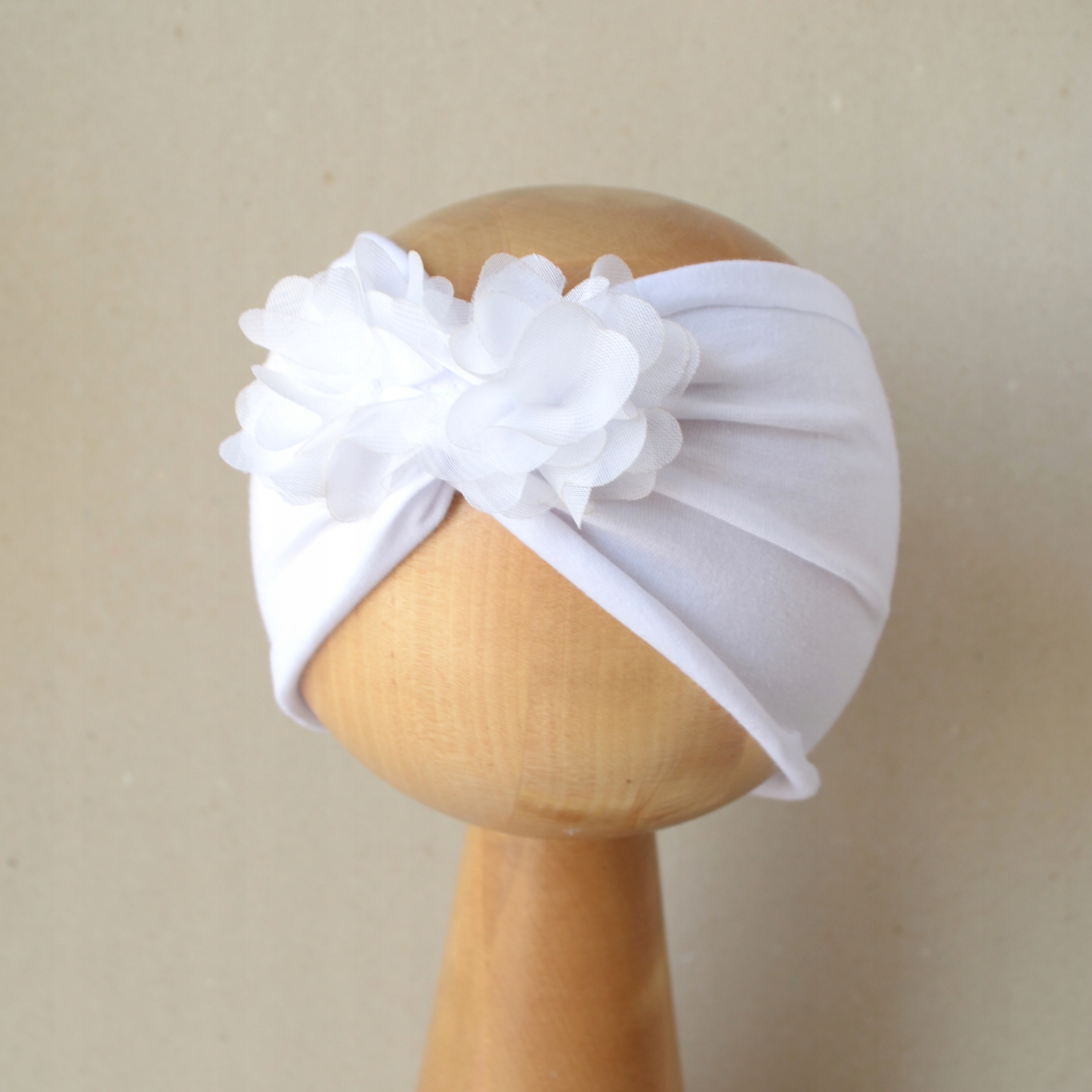 OPASKA BAWEŁNIANA Z KWIATKAMI biała DLA DZIEWCZYNKI WIOSENNA LETNIA 1-5 lat Rozmiar 42-52 cm