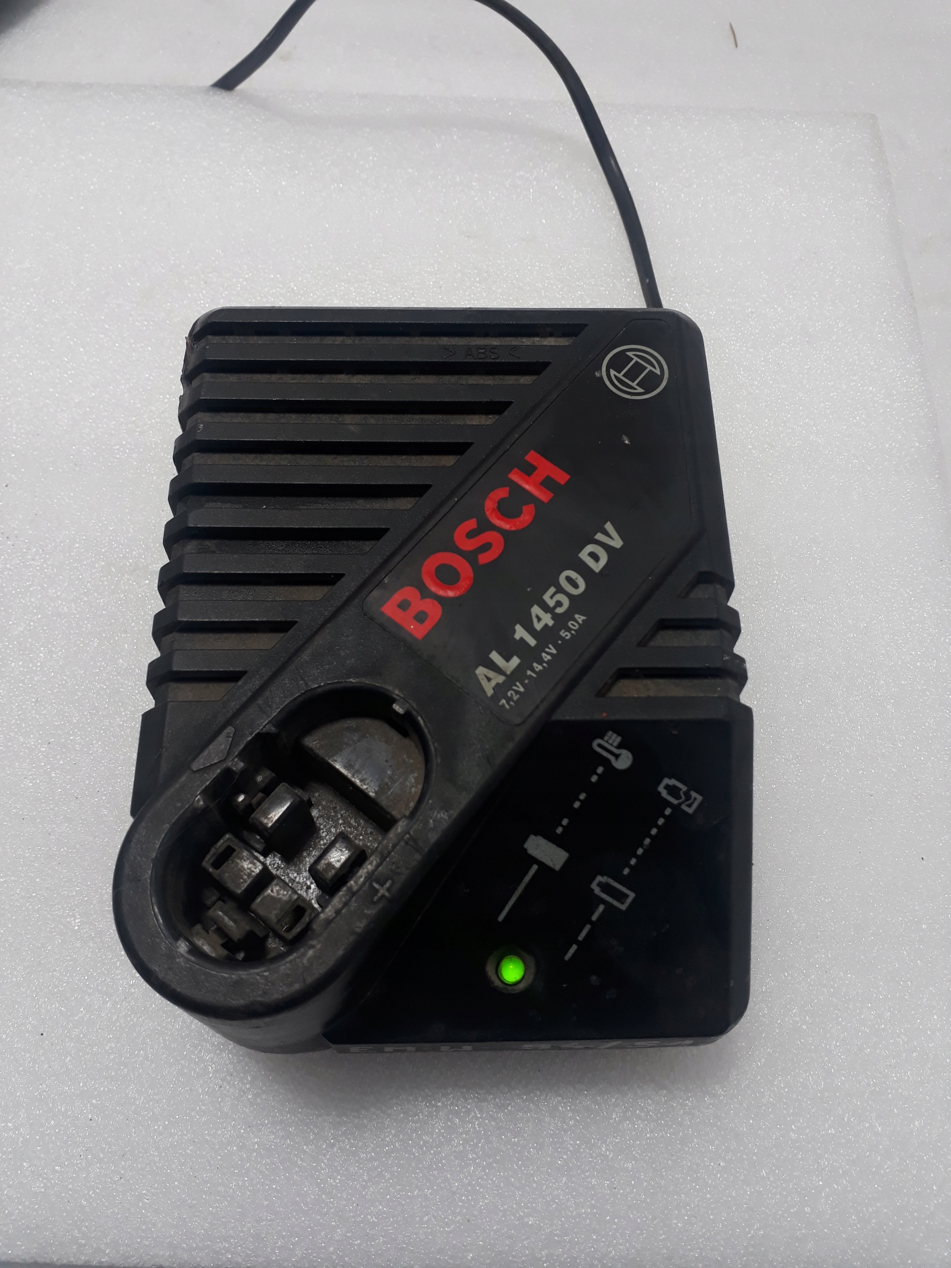 Ładowarka BOSCH AL 1450DV D7607