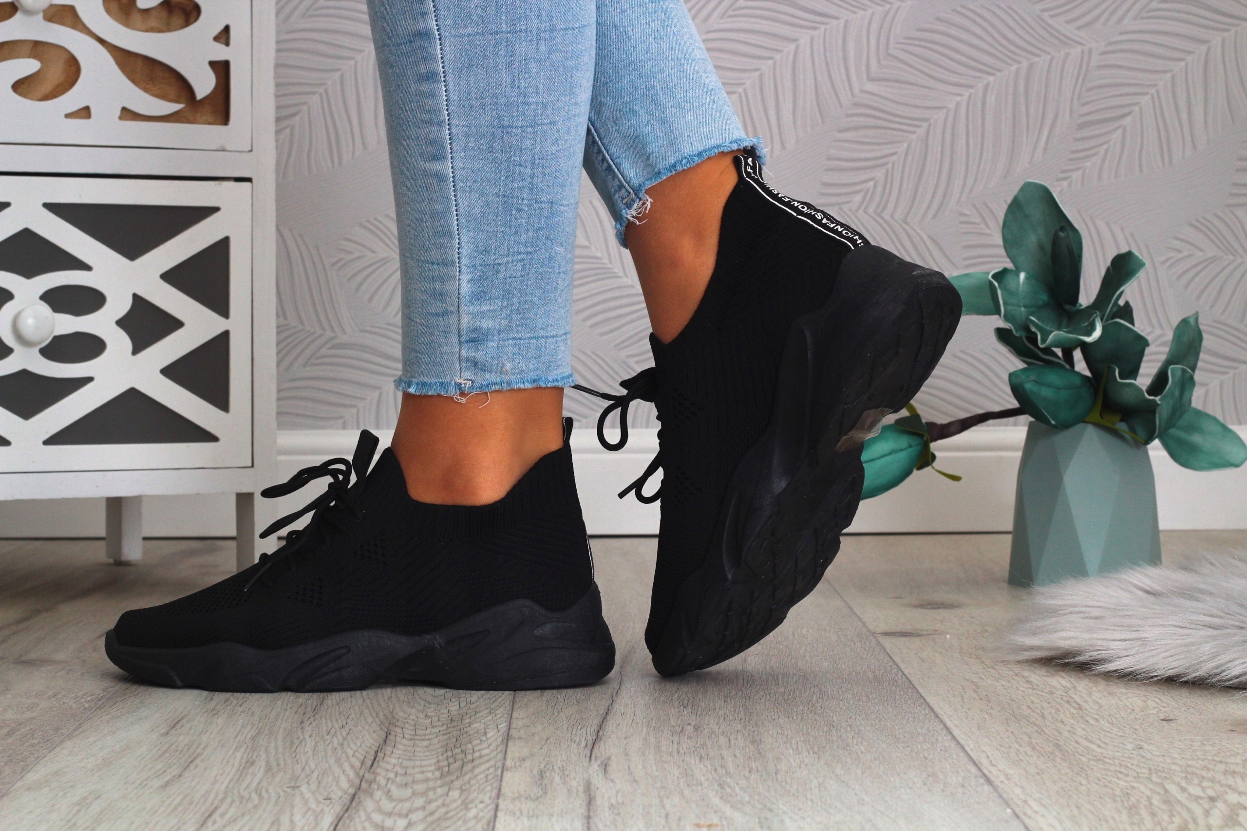 ADIDASY DAMSKIE BUTY SPORTOWE SNEAKERSY LEKKIE Długość wkładki 23.5 cm