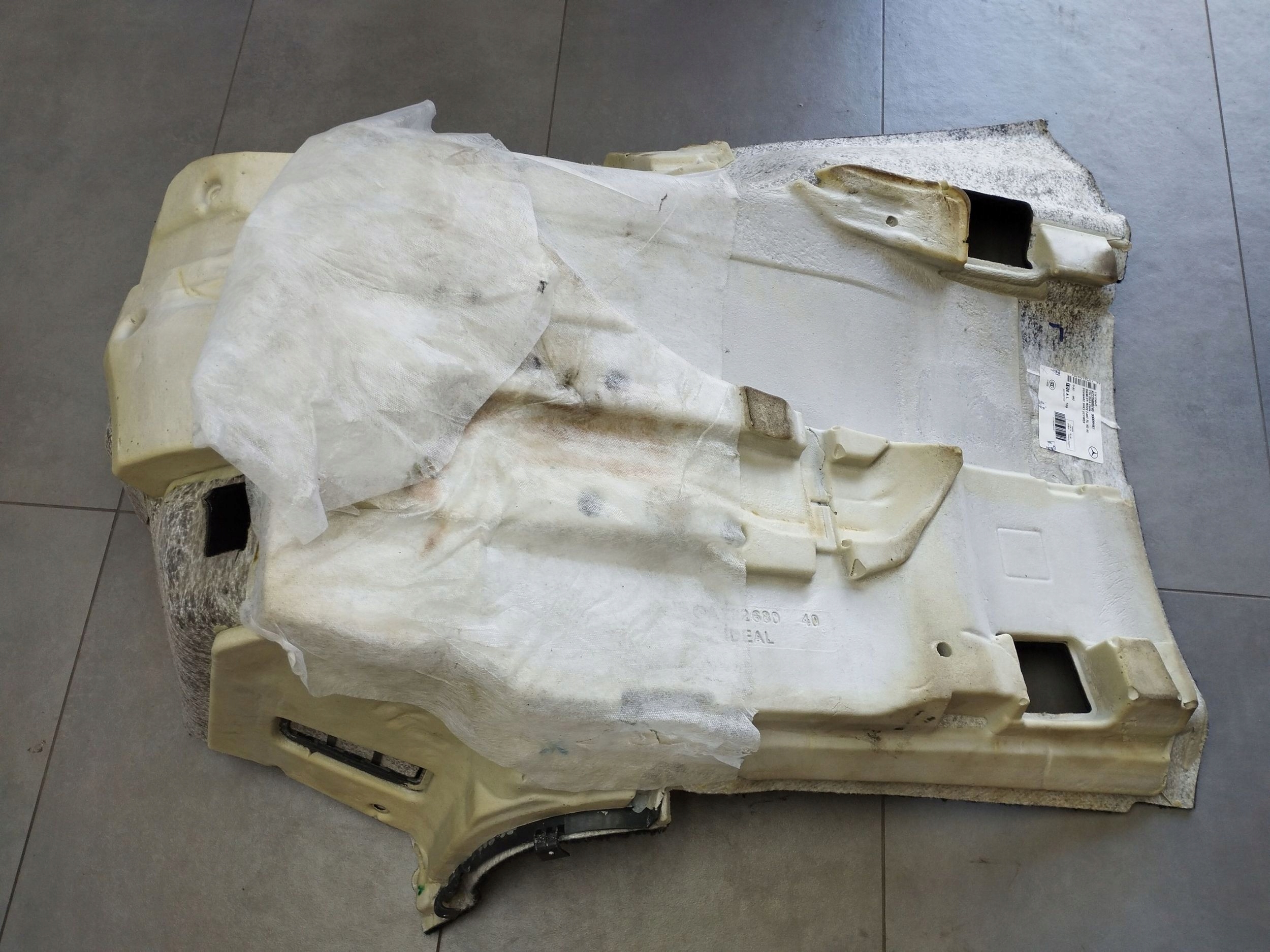 Mercedes S KLASA W222 2014 carpet right front A2226800240