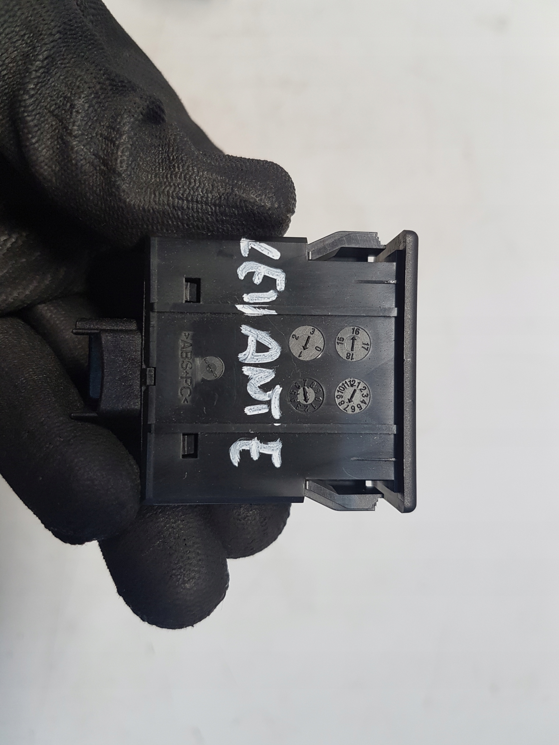 MASERATI LEVANTE adapter USB 670037782