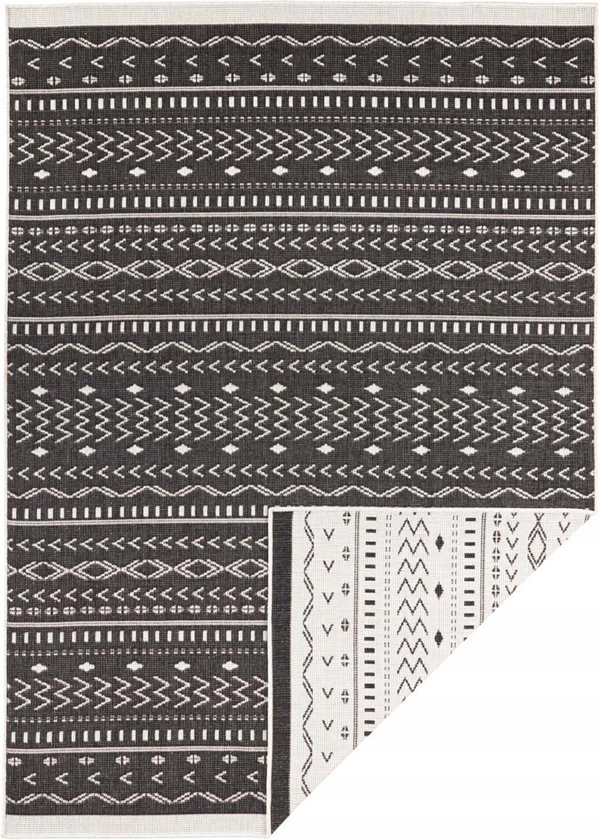 Čierny boho koberec do domu aj na terasu, 160 x 230 cm